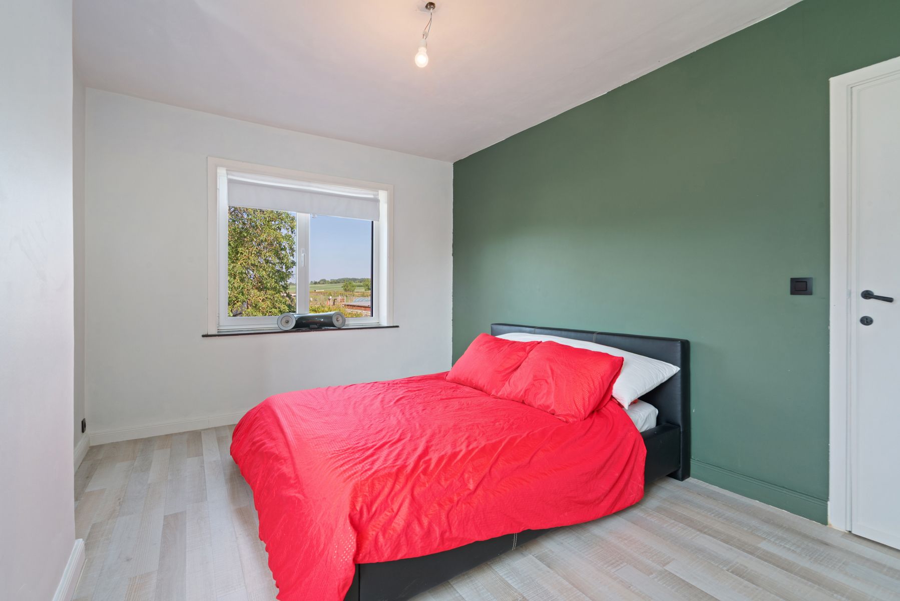 Instapklare halfopen bebouwing  met 3 slaapkamers op 1324 m² foto 9