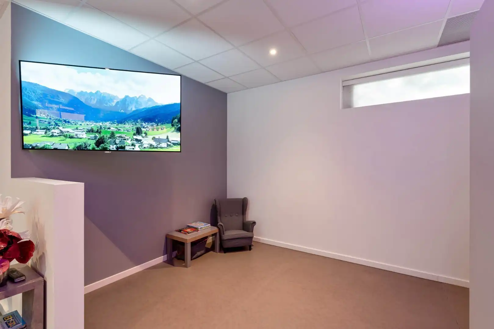 Ruim, zeer energiezuinig kantoor in het centrum van Neeroeteren met diverse mogelijkheden!   foto 11