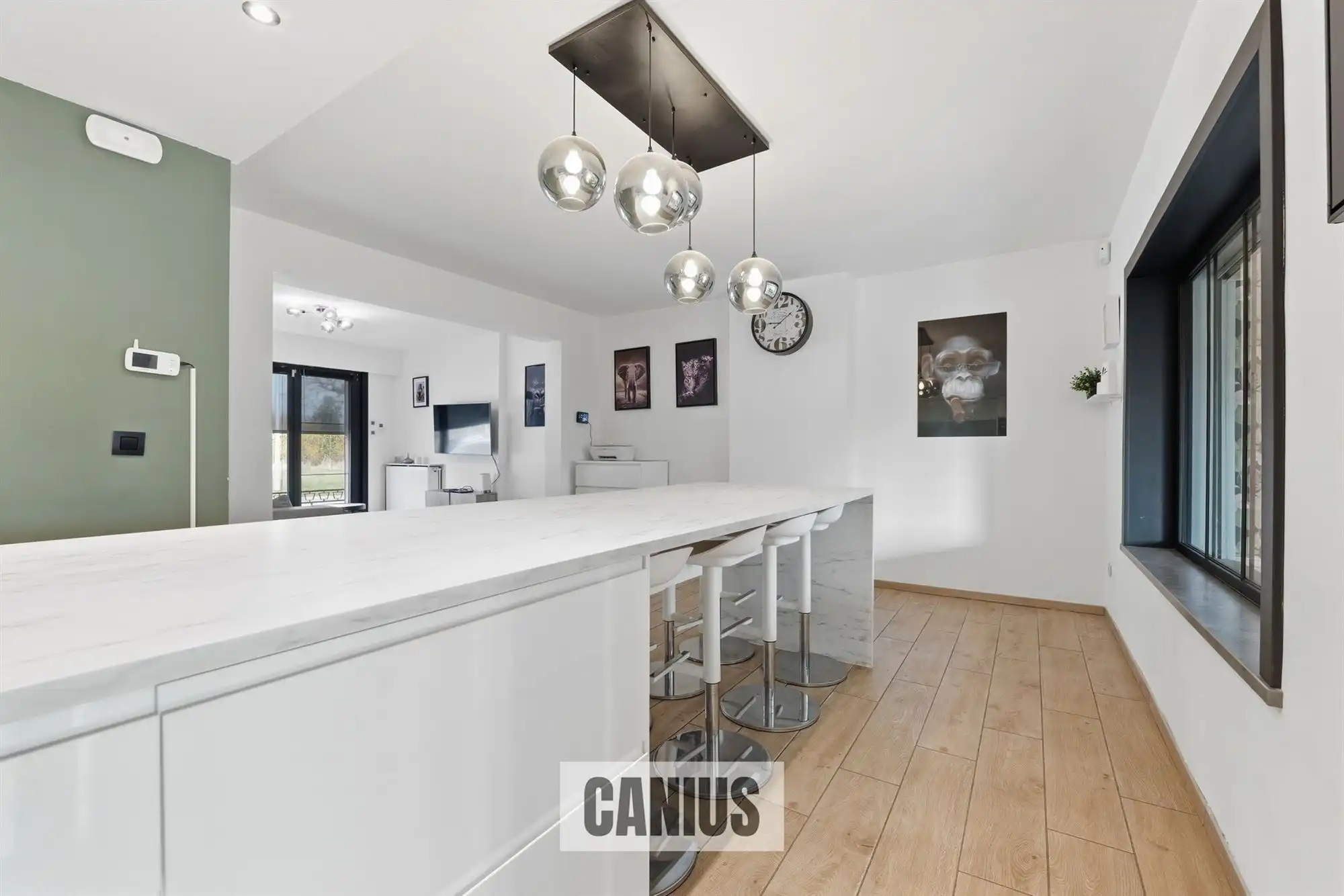 GERENOVEERDE OPEN BEBOUWING MET VIER SLAAPKAMERS foto 7
