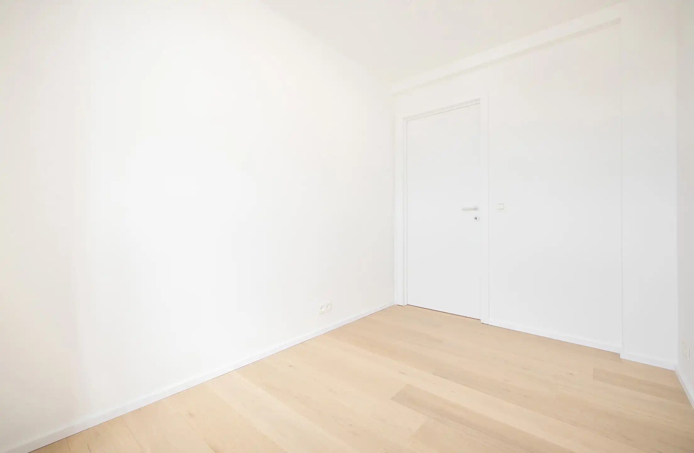 Prachtig gerenoveerd 2slpk appartement, parking en kelder foto 14