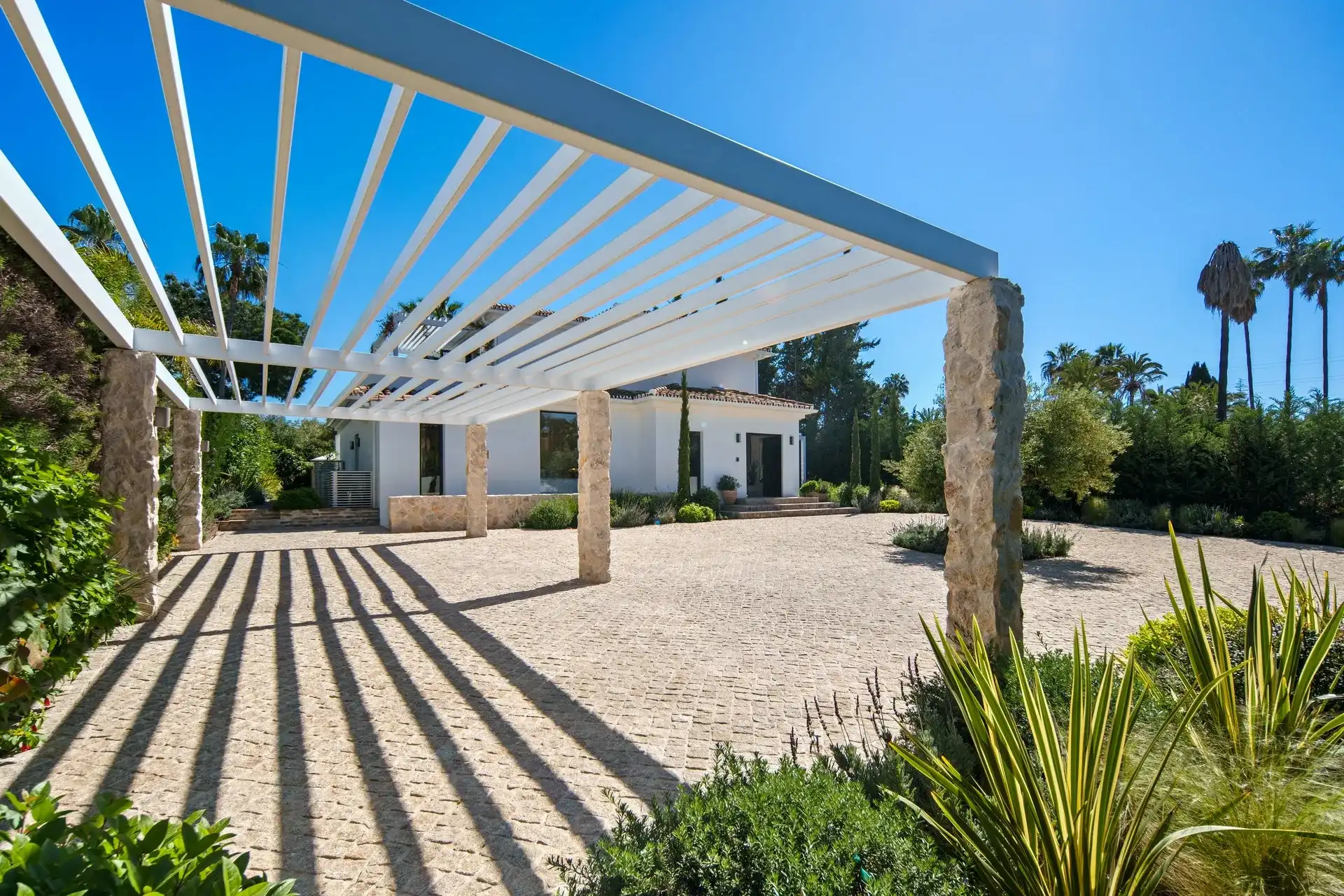 Exclusieve designvilla aan de frontlinie van Las Brisas Golf in Marbella foto 38