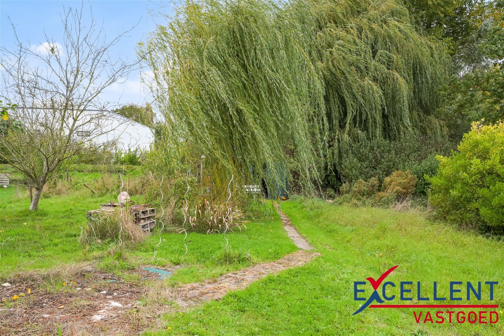 Instapklare gezinswoning centrum Deinze met achteruitweg te koop foto 17
