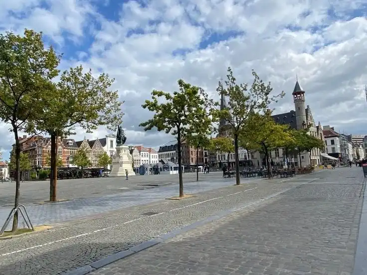 Nieuwe garagebox onder project  Dulle Griet Garden te Vrijdagsmarkt  foto 2