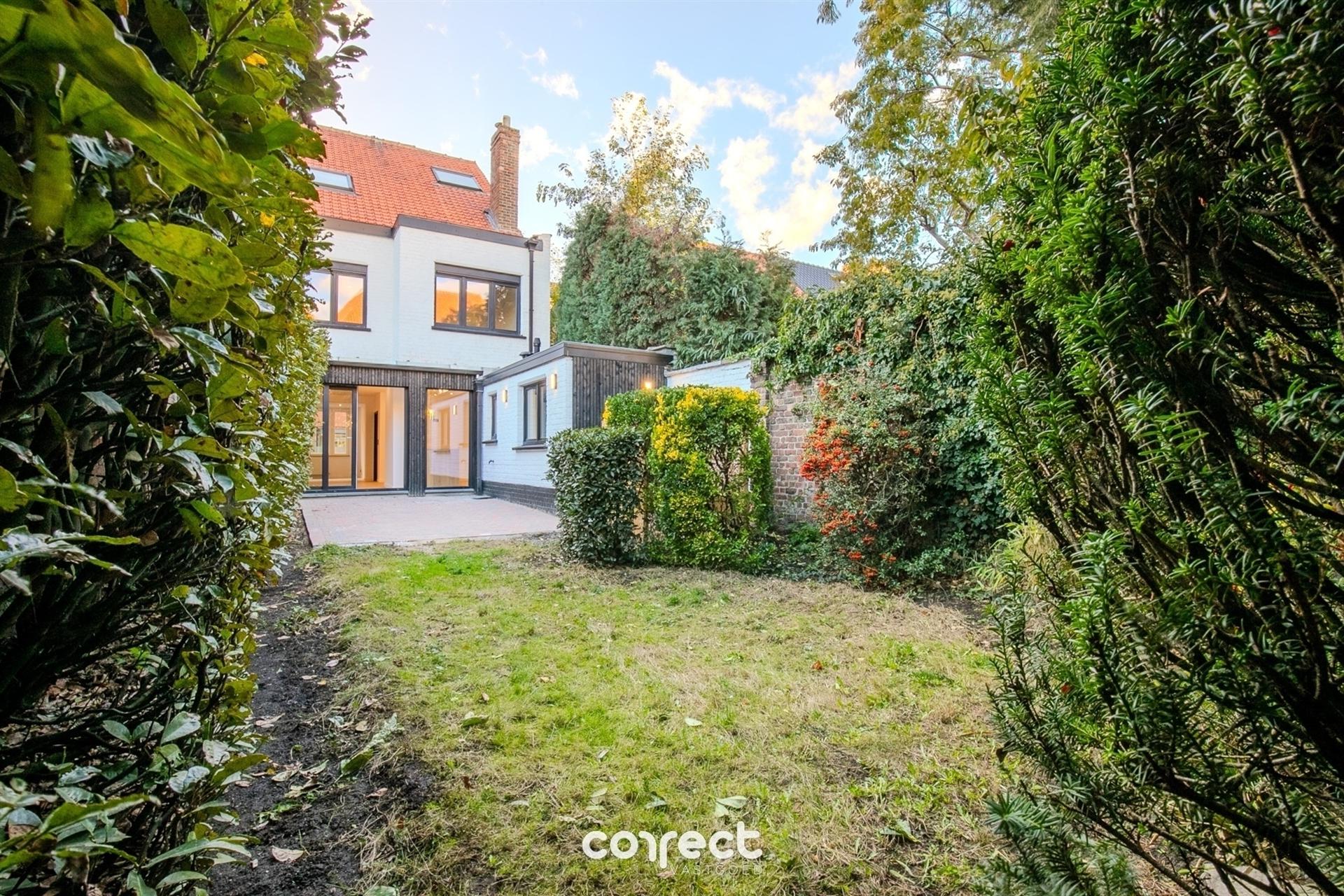 Prachtig gerenoveerde stadswoning met tuin foto 13