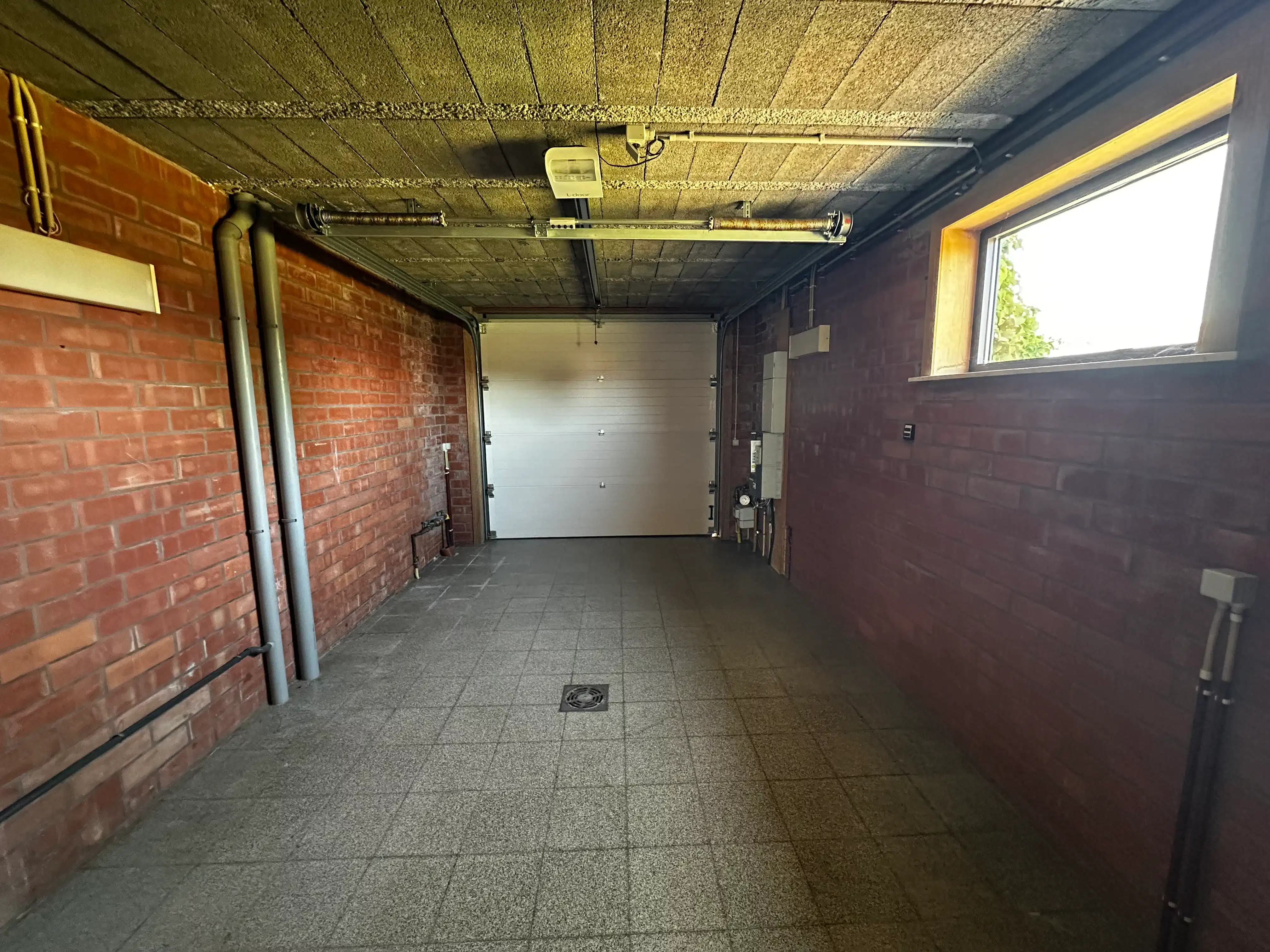 Ruime en lichtrijke woning te huur in het rustige Knesselare foto 10