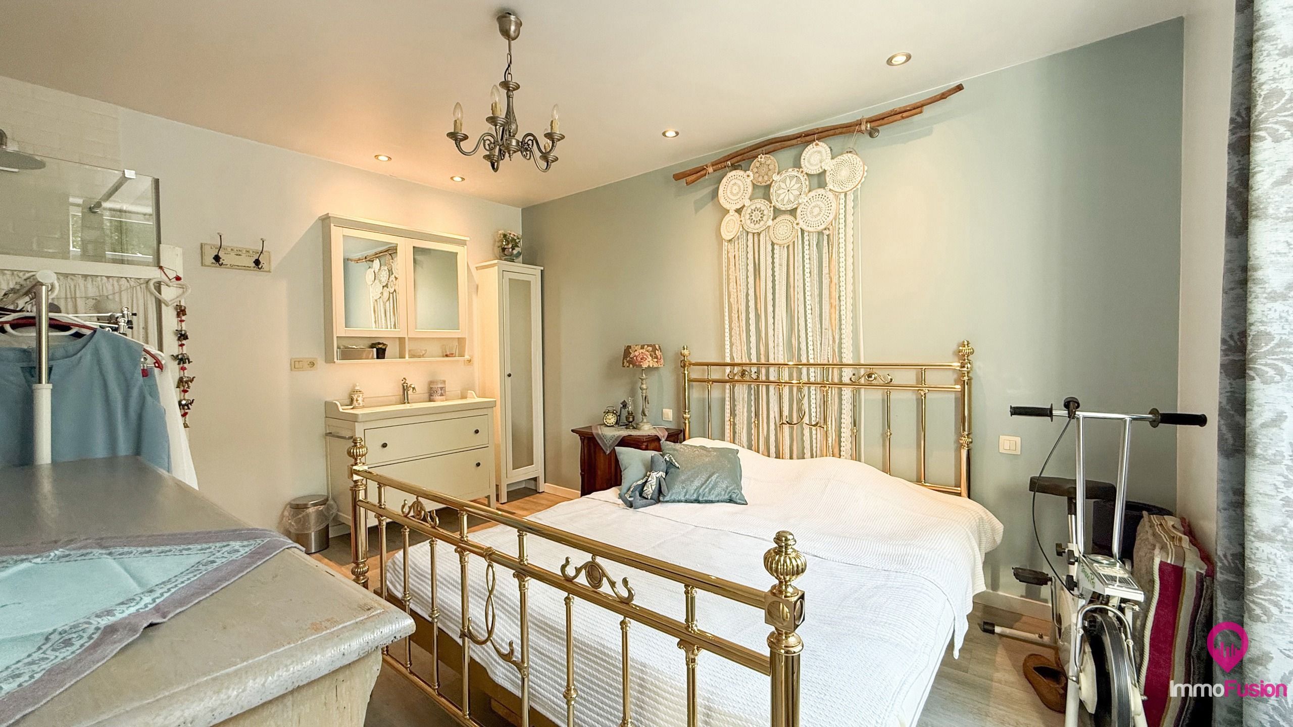 Instapklare woning met 4 slpks, 3 badkamers en mooie tuin! foto 15