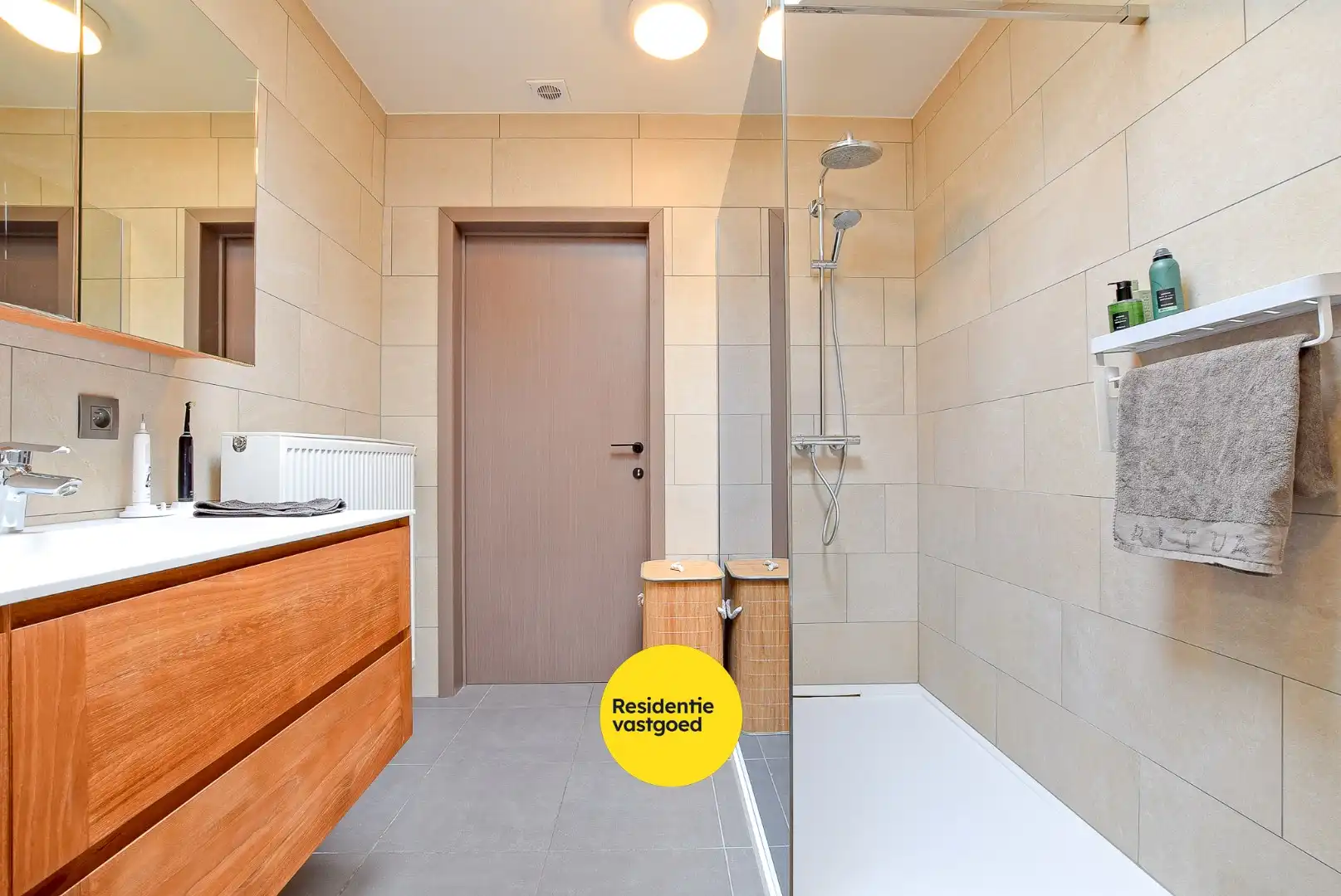 Rustig gelegen gerenoveerde woning op 470 m² te Leke met vergezichten en ruime garage. foto 6