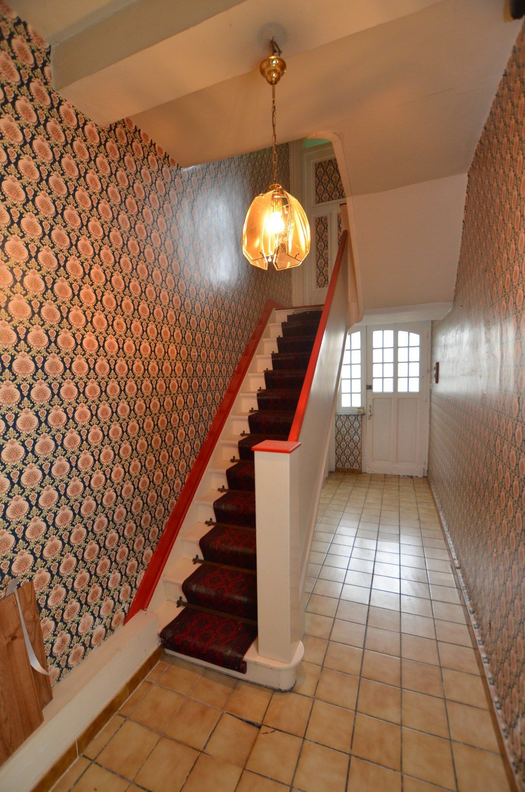 Te renoveren karaktervolle ruime woning met zonnige tuin foto 2