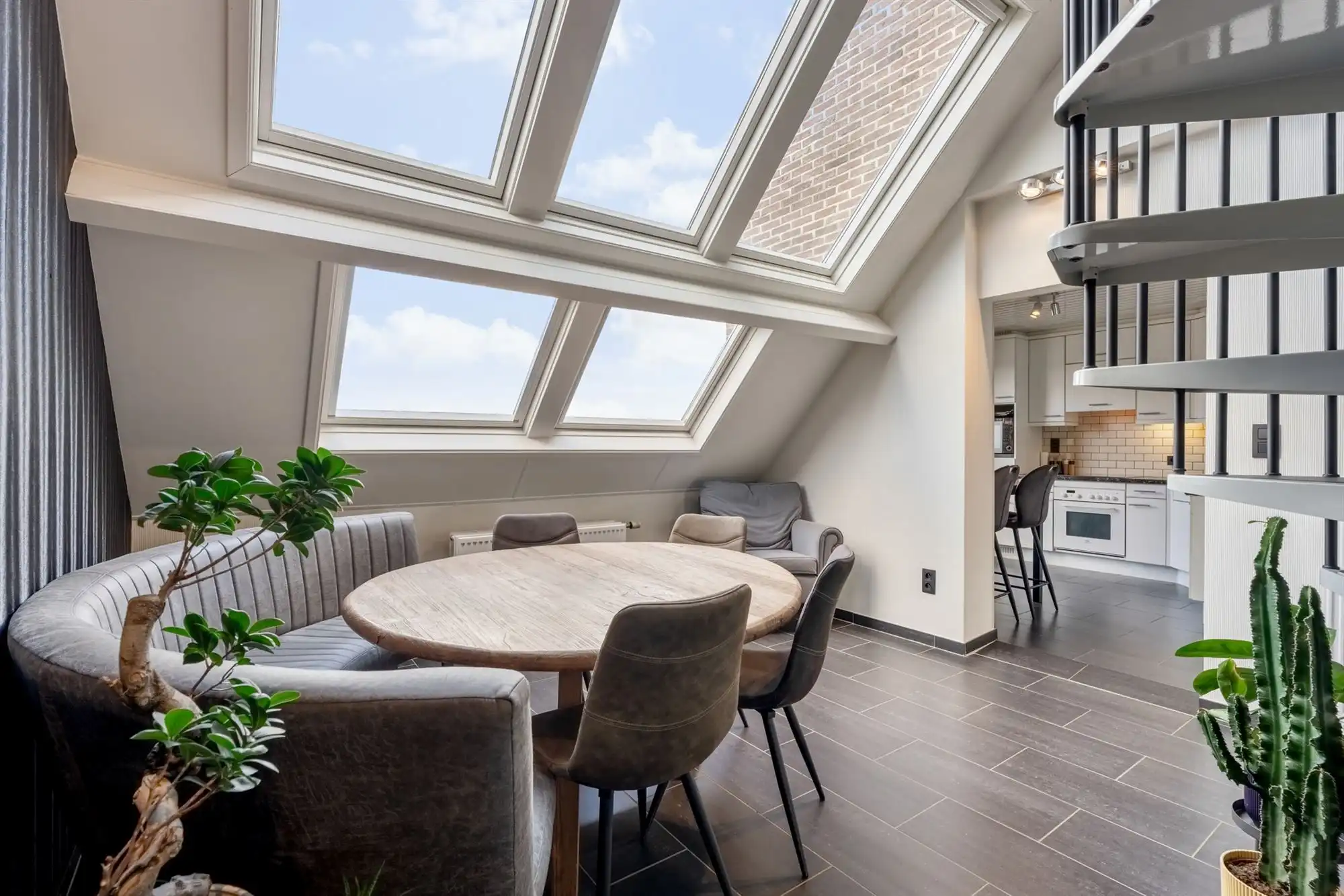 Ruim duplex appartement in het centrum van Neeroeteren foto 9
