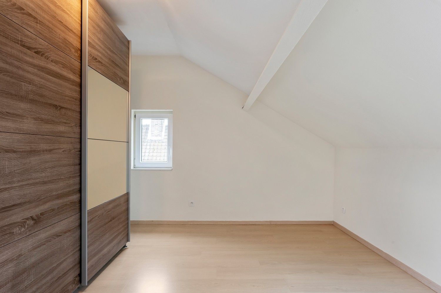 INSTAPKLARE, GOED ONDERHOUDEN RUIME WONING + MAGAZIJN/GARAGE 100 M² foto 25