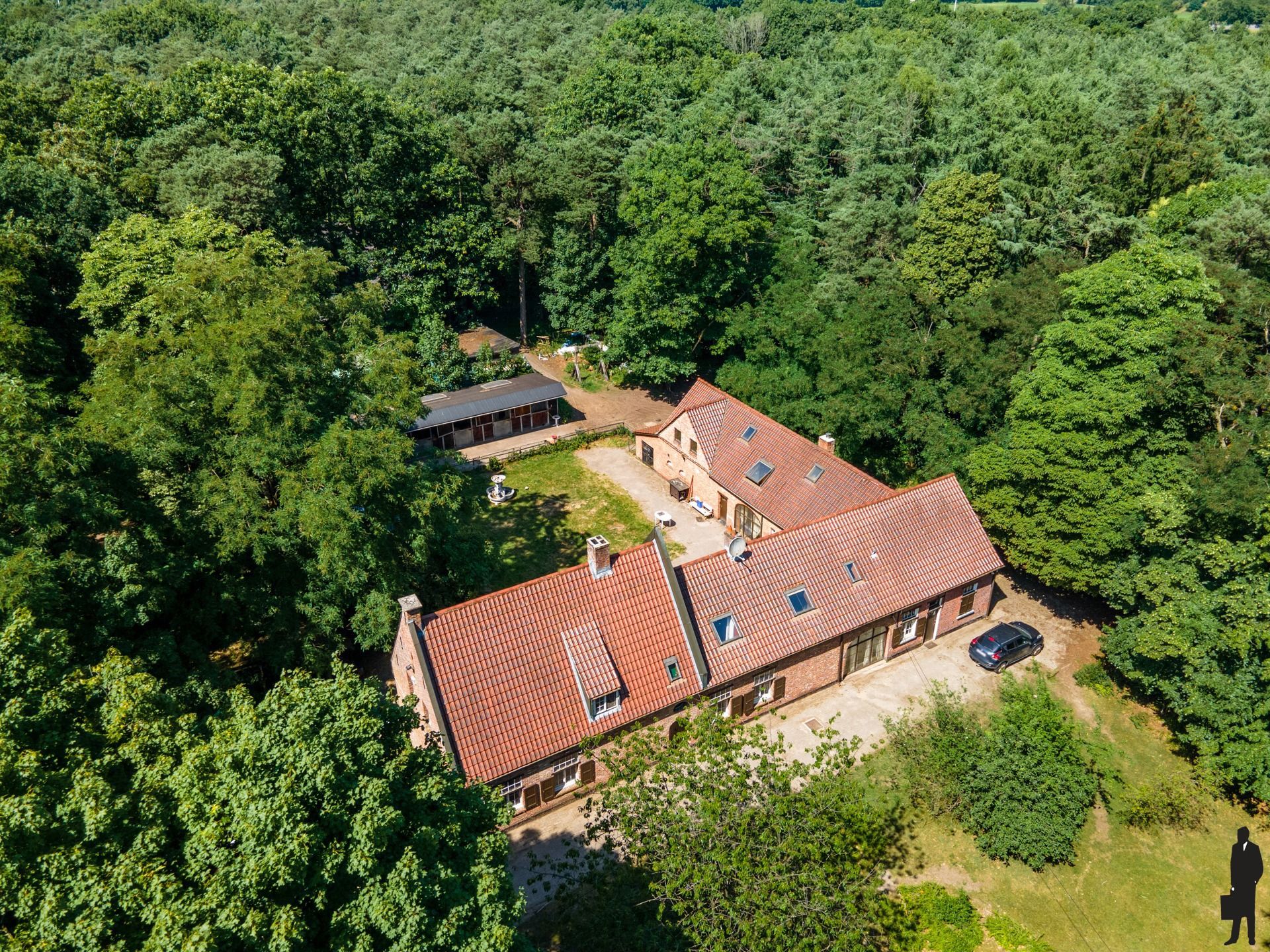 Hoofdfoto van de publicatie: Riante hoeve op uitzonderlijk domein van bijna 10 ha