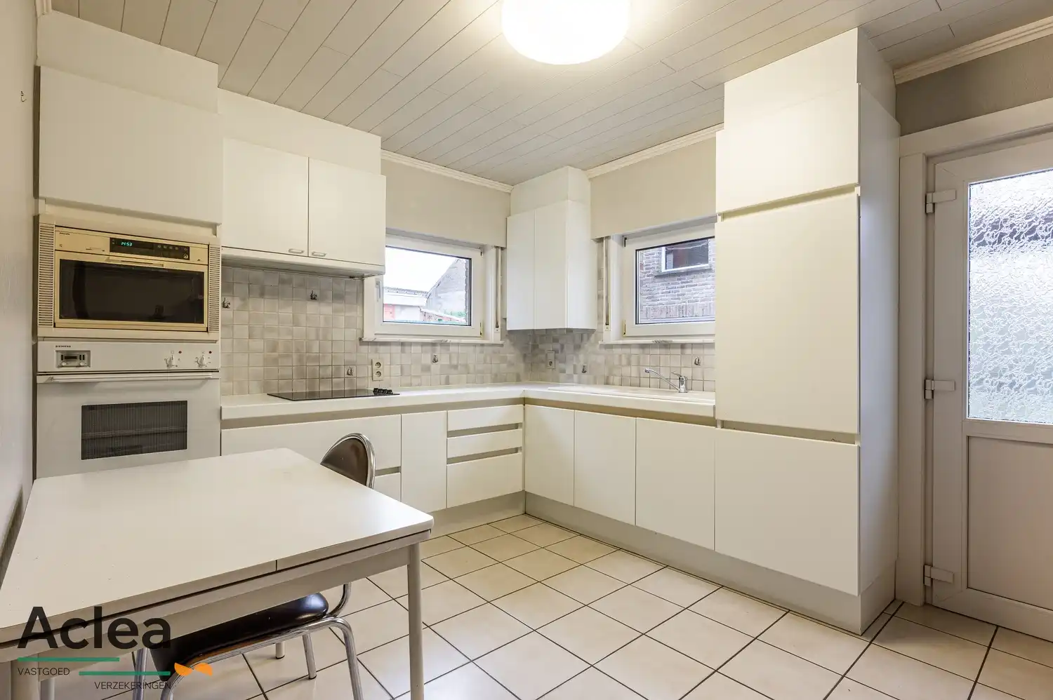 Karaktervolle vrijstaande woning op een goede locatie in Kaprijke foto 16