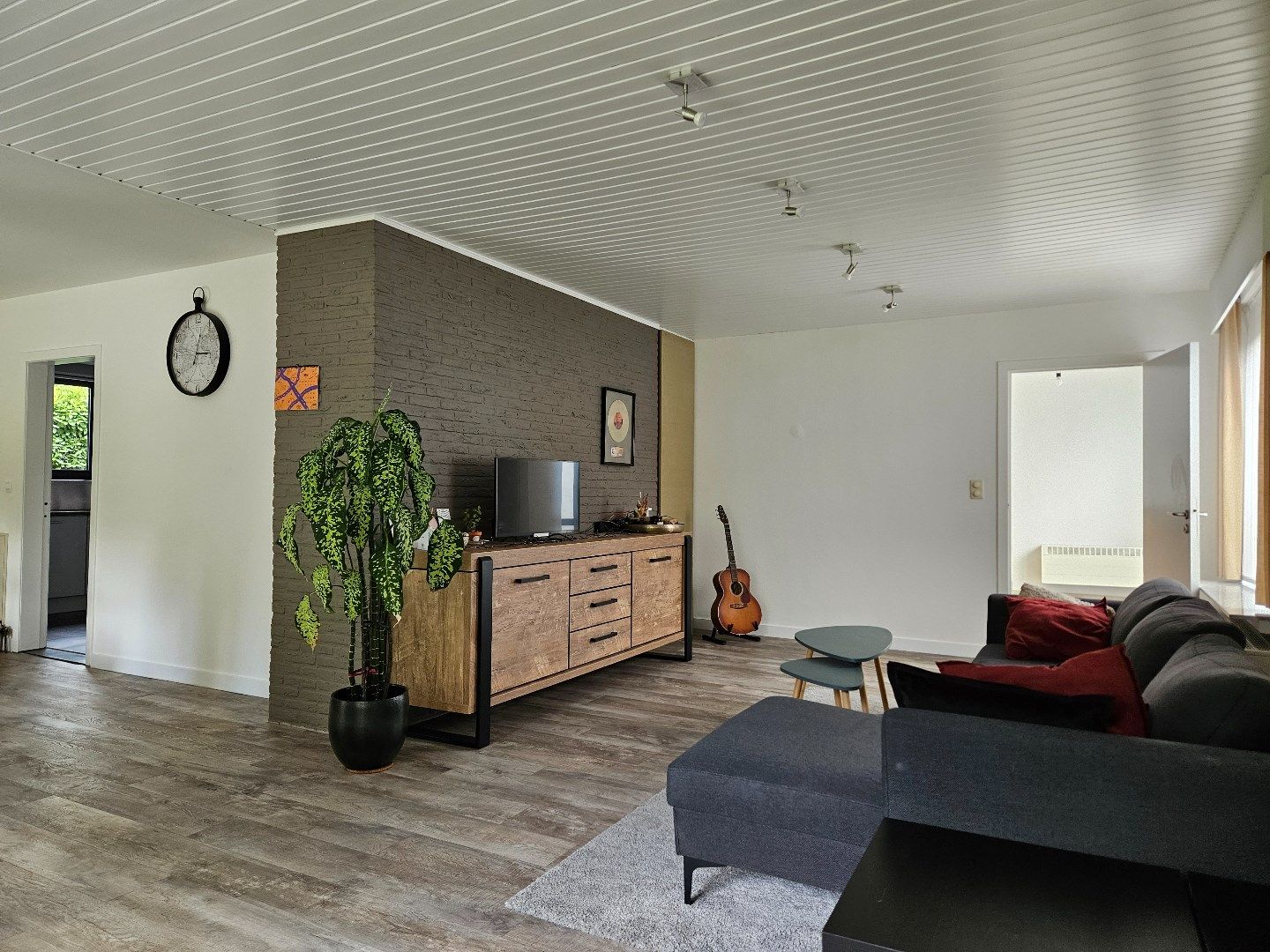 Gelijkvloerse woning met 3 slaapkamers, rustig gelegen nabij het centrum van Mol! foto 2