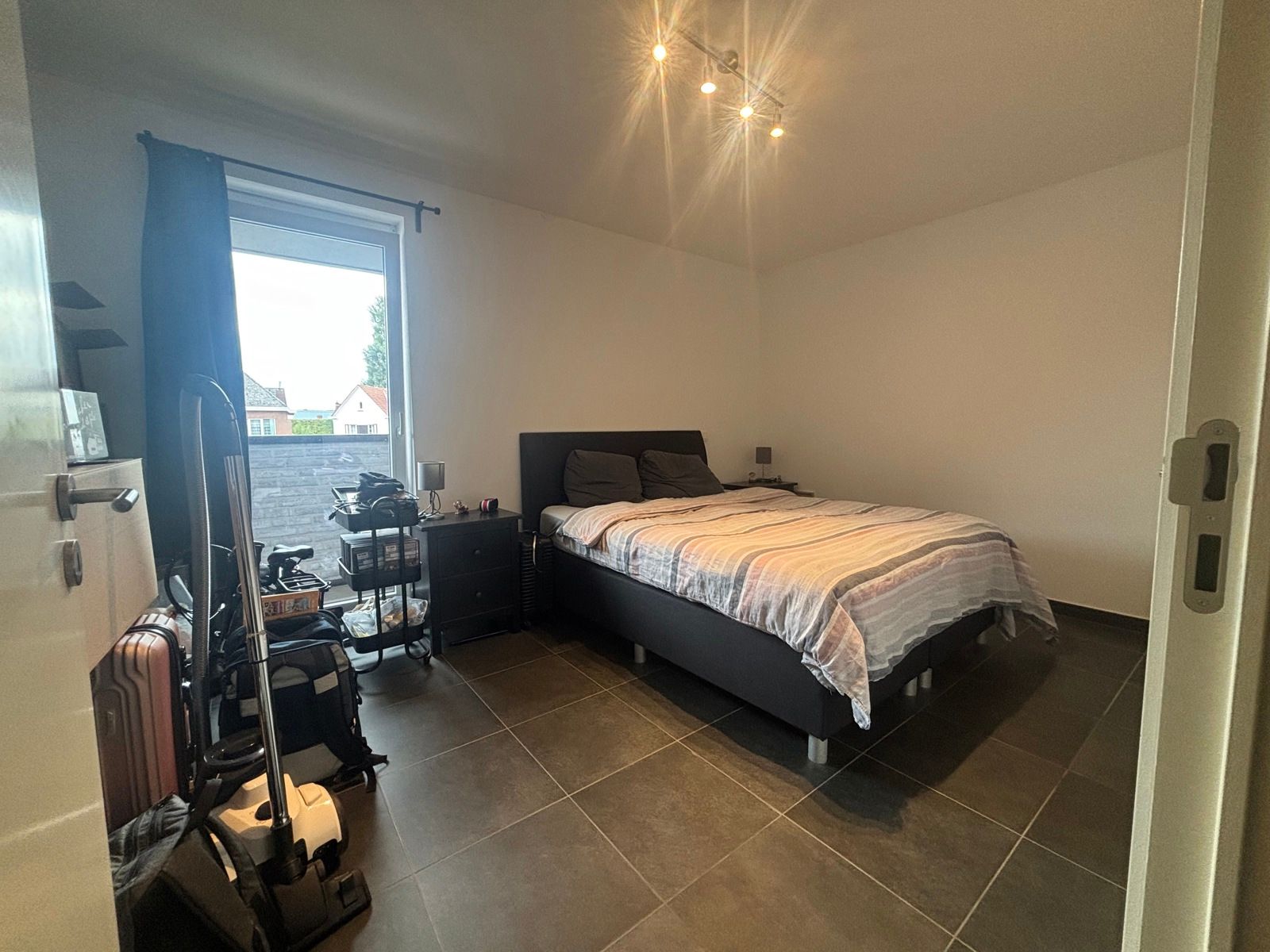 Verzorgd 1-slpk appartement met balkon en parking te huur. foto 5
