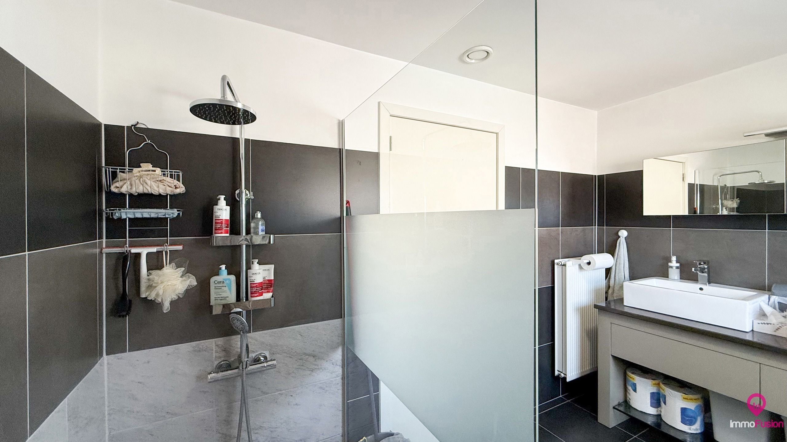 Instapklaar duplex appartement met 3 slaapkamers en terras! foto 26
