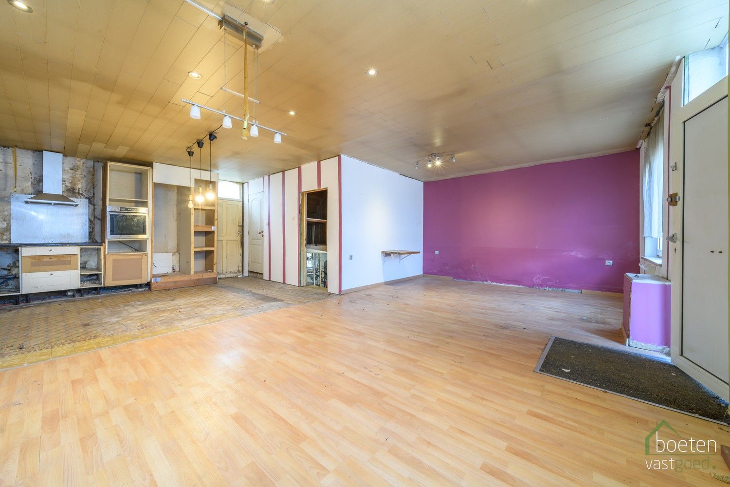 BEVEREN AAN DE IJZER: Renovatieproject en/of (deels) te slopen woonhuis met zuidgerichte tuin op 279m² grondopp. foto 3