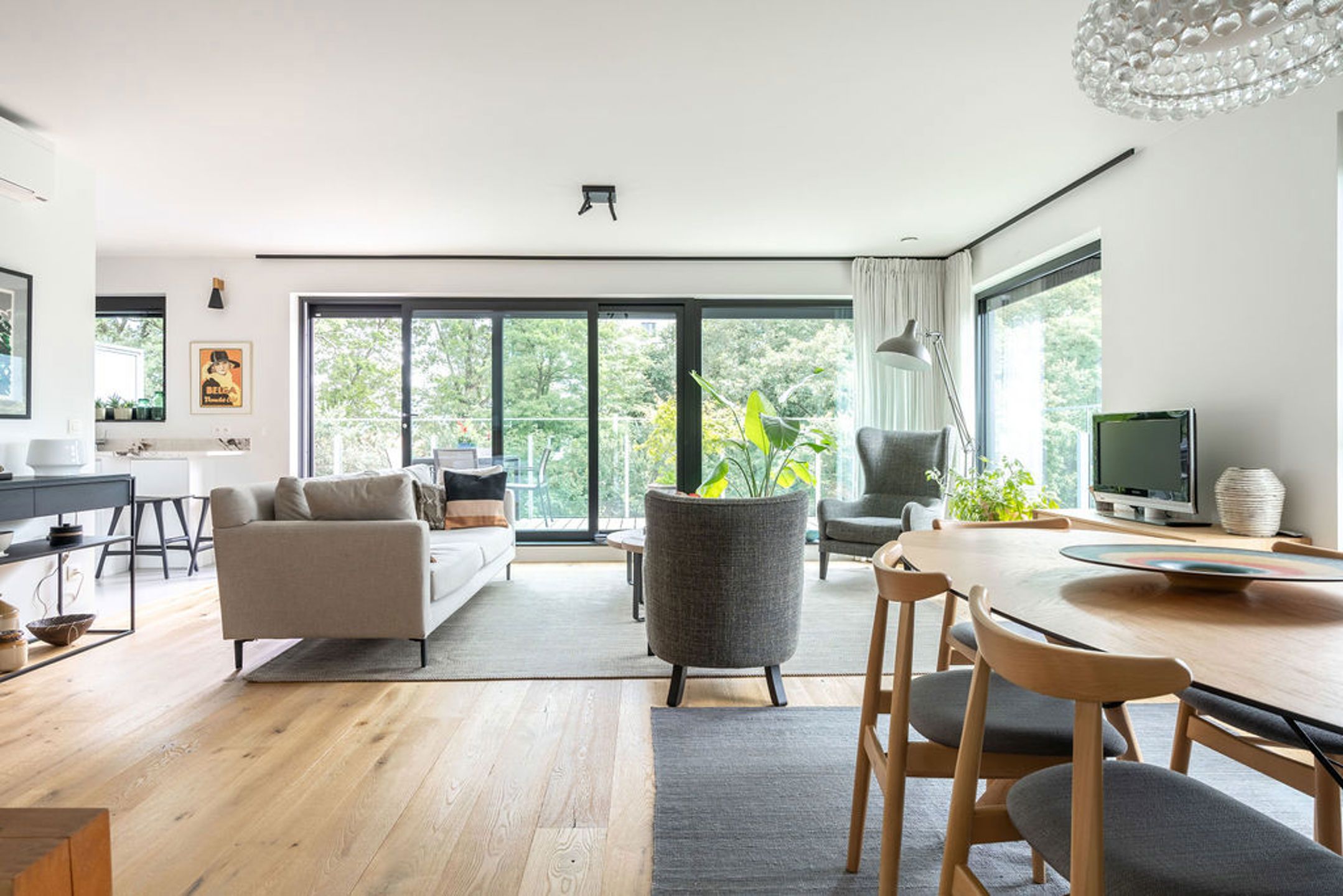 Energiezuinig luxe app met ruim terras en autostaanplaats. foto {{pictureIndex}}