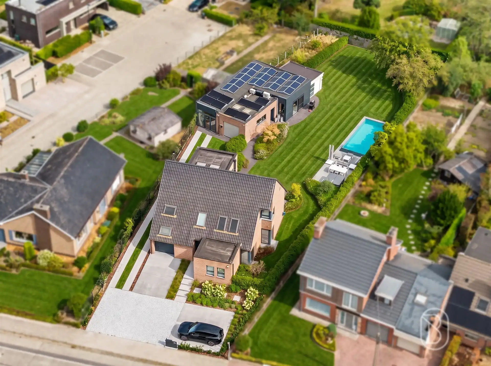 Instapklare woning met zwembad en bijgebouw foto 26