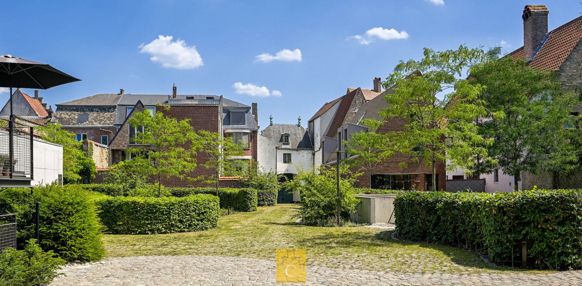recente hippe flat op een historische site met mooie binnentuin in de schaduw van de Sint-Gilliskerk foto 21