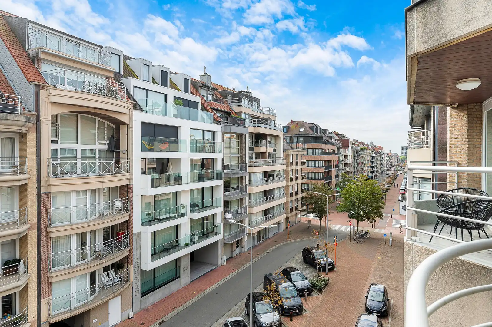 Luxueus gerenoveerd 3-slaapkamerappartement nabij zee. foto 3