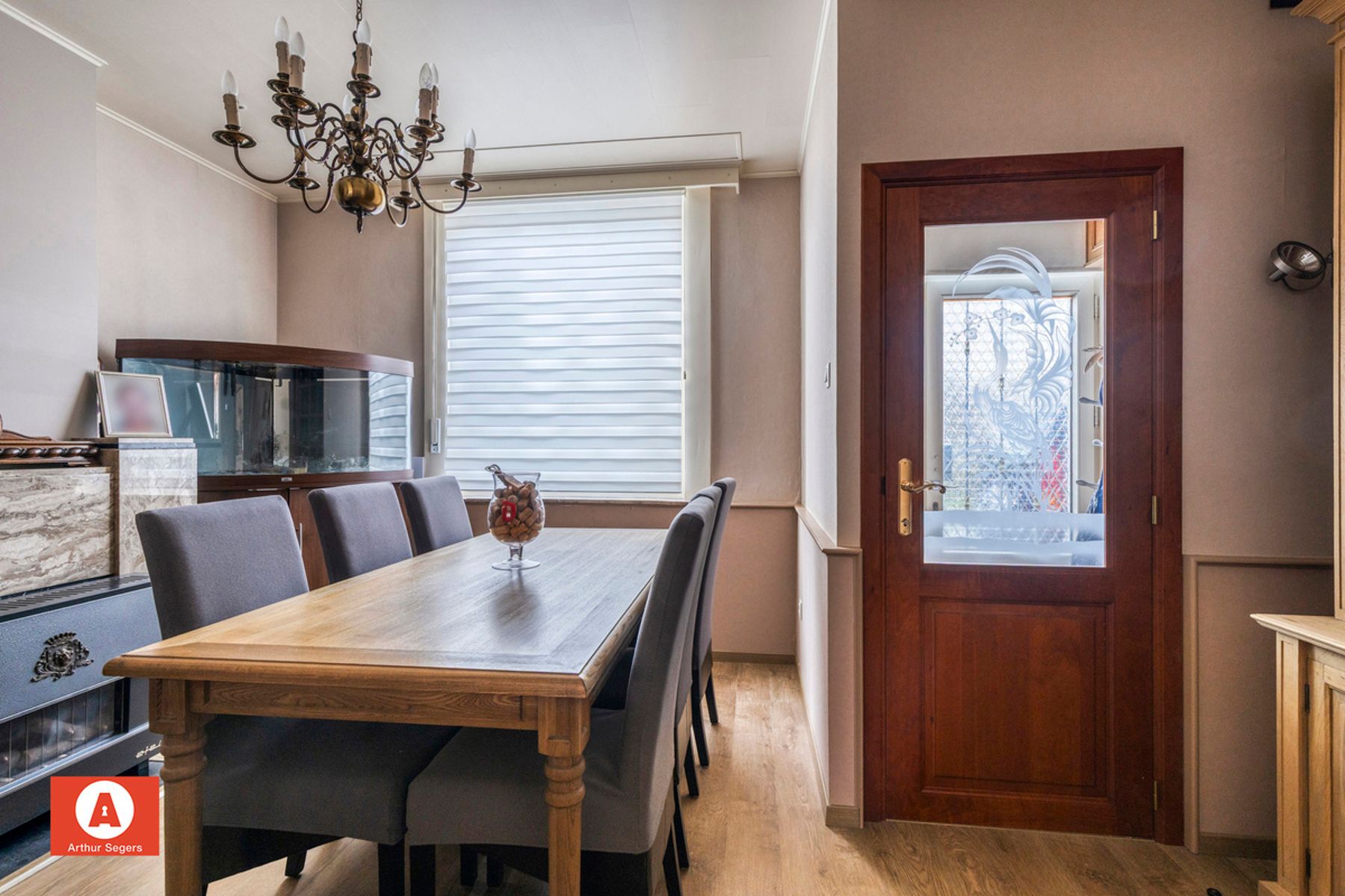 Verzorgde half-open bebouwing met oprit. foto 5