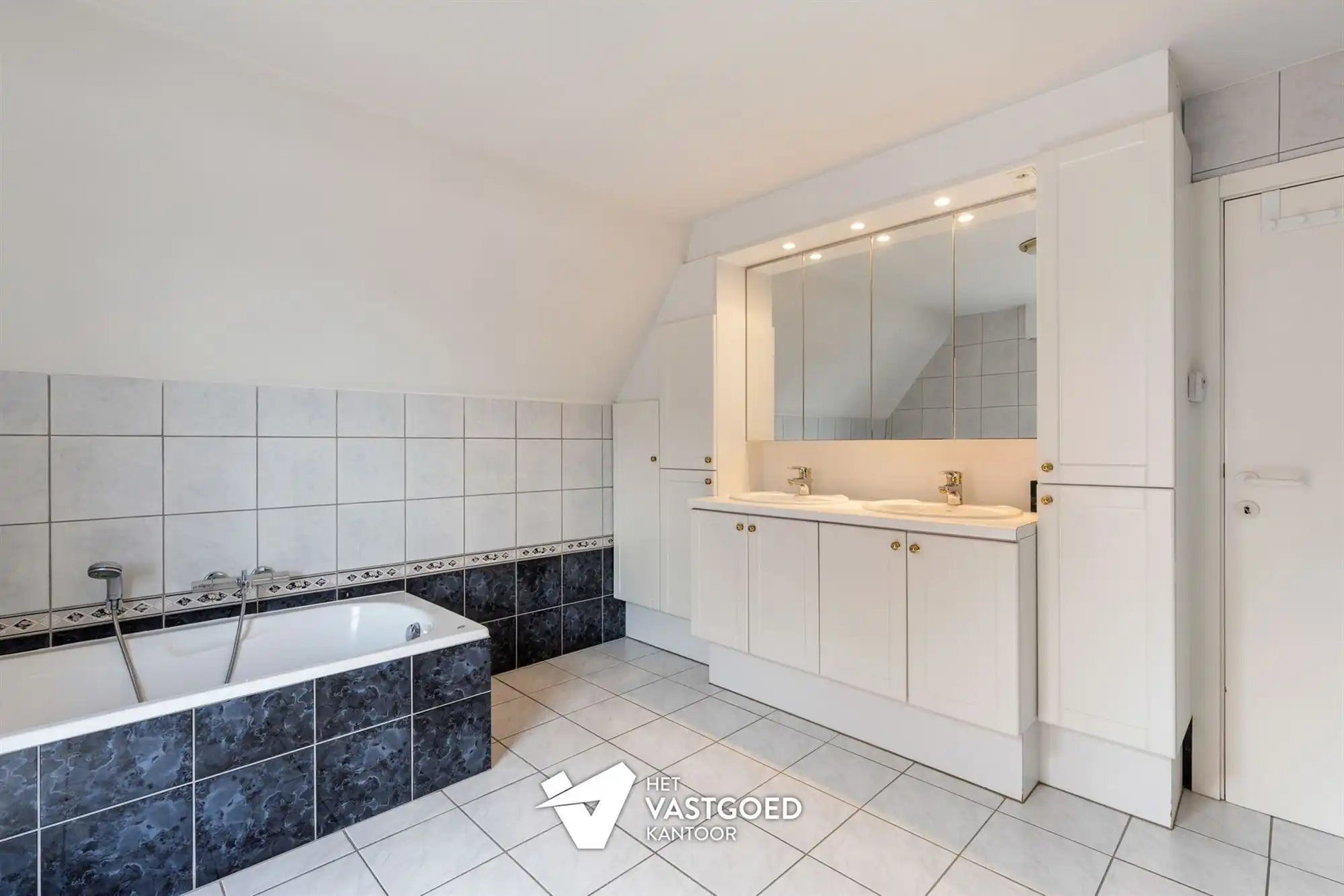 PERFECT ONDERHOUDEN, INSTAPKLARE WONING OP IDEALE LIGGING foto 23