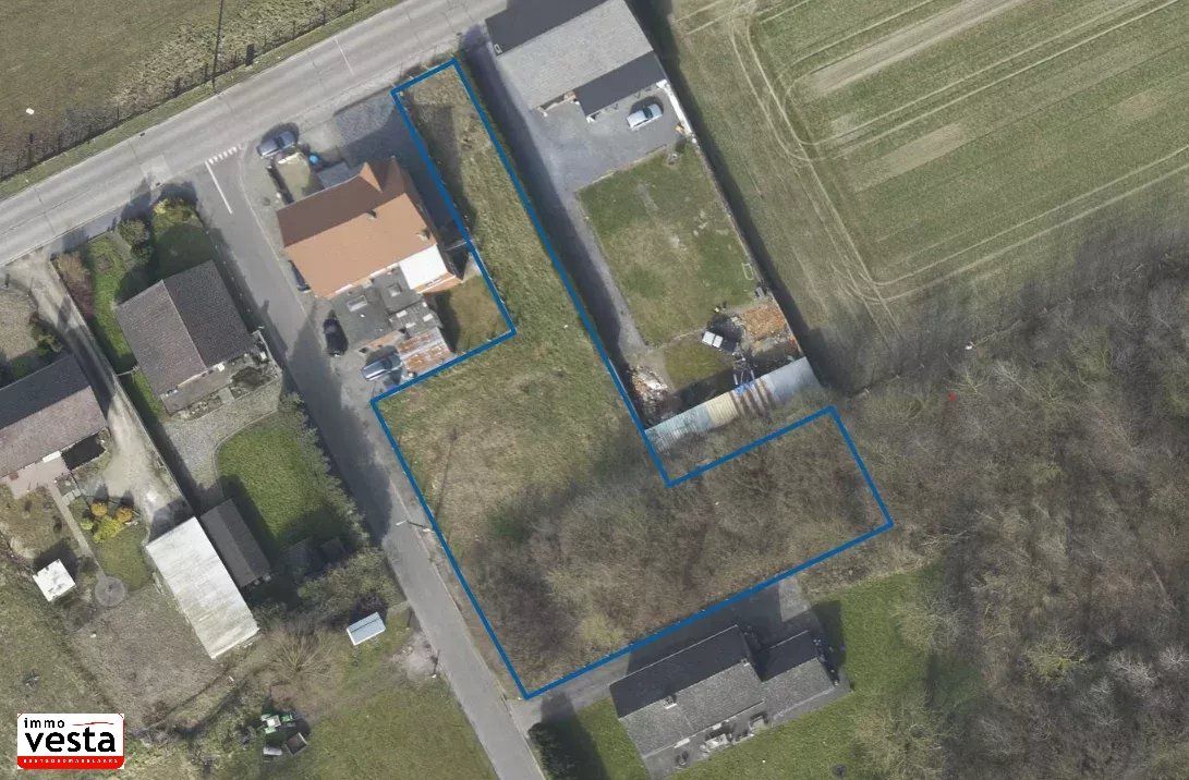 Zeer ruime, rustig gelegen bouwgrond foto {{pictureIndex}}