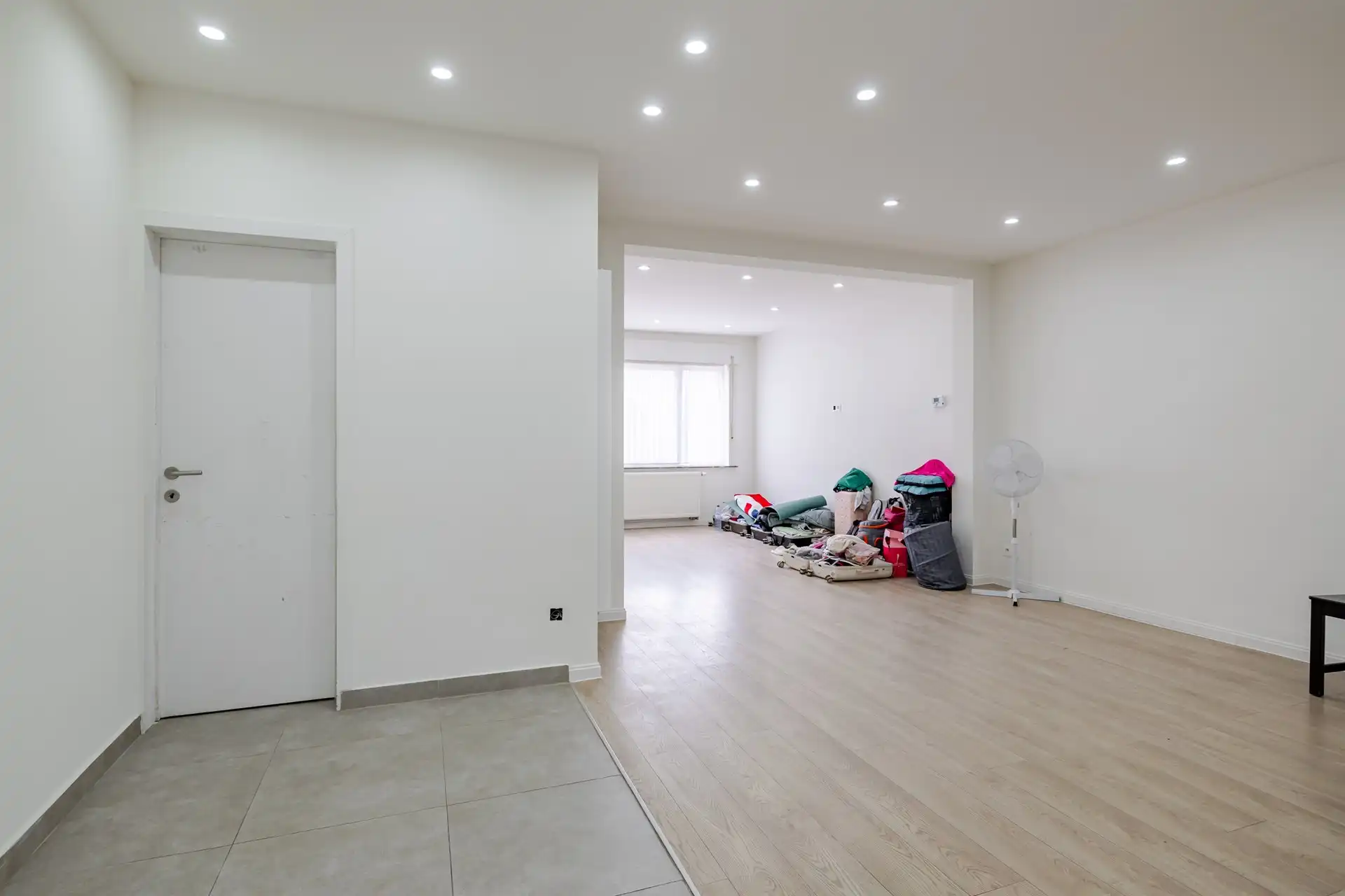 Deels gerenoveerde woning met drie slaapkamers te Erembodegem foto 6