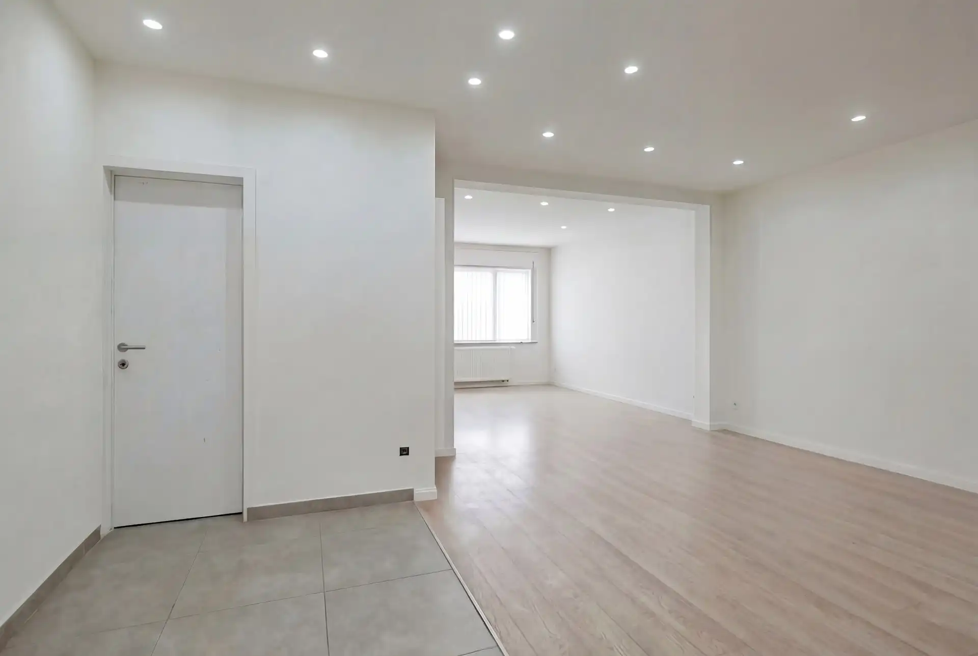 Deels gerenoveerde woning met drie slaapkamers te Erembodegem foto 6