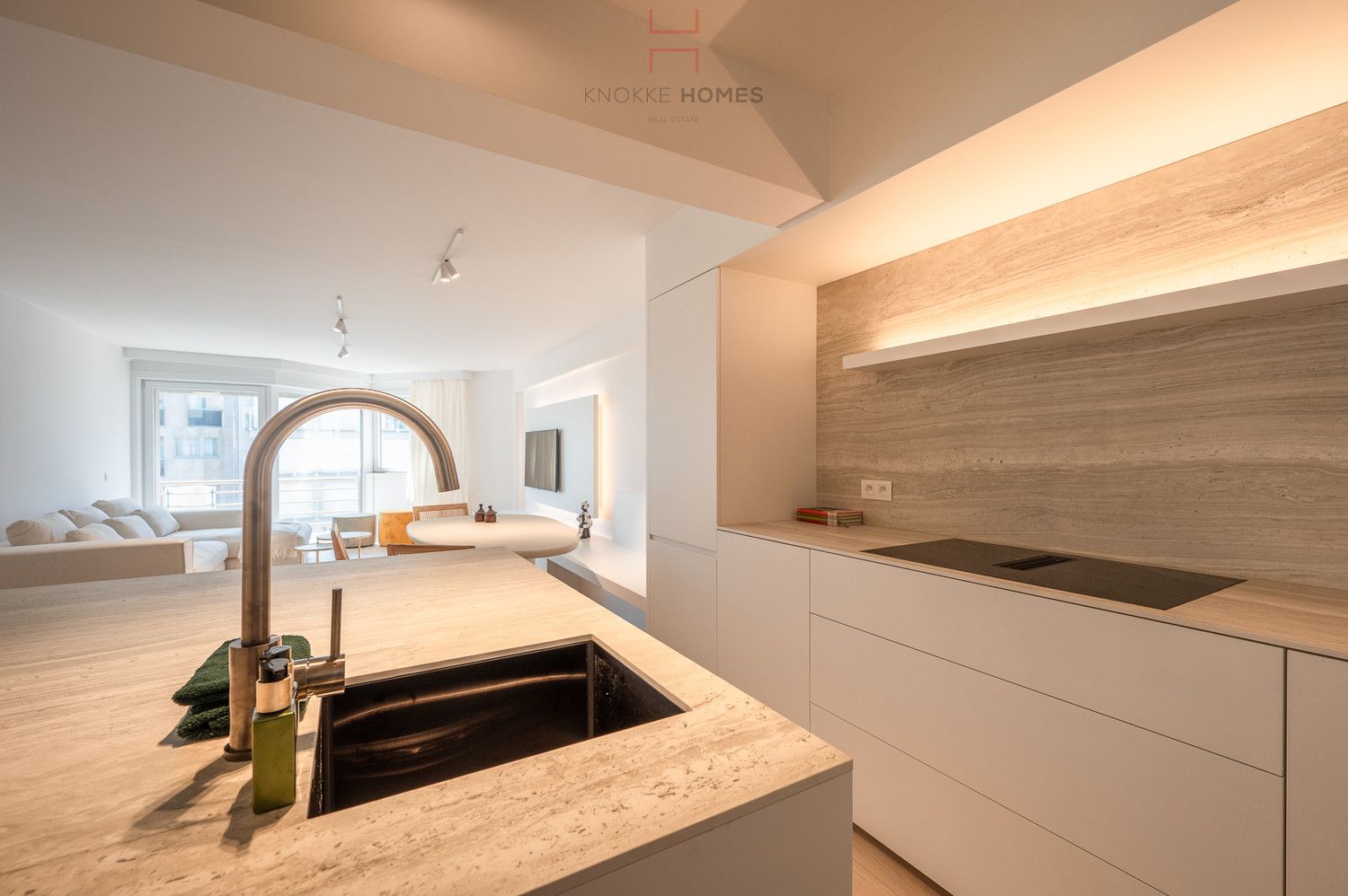 Subliem gerenoveerd appartement met zijdelings zeezicht. foto 6