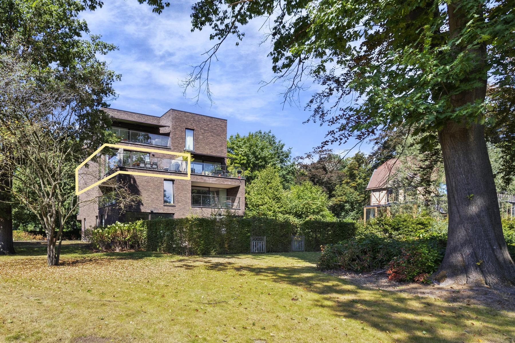 Prachtig 2 slaapkamer appartement  in een groene omgeving  foto {{pictureIndex}}