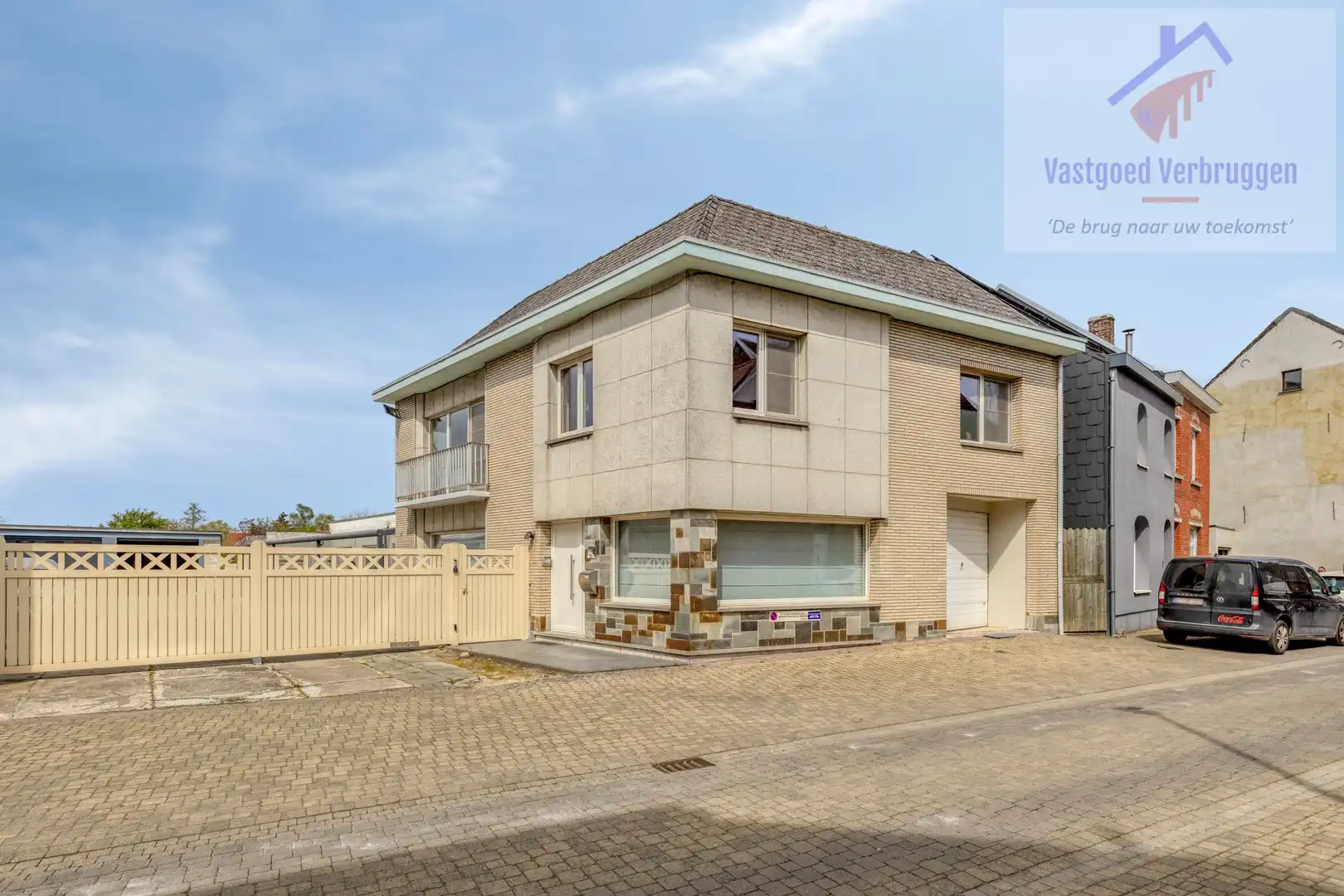 Hoofdfoto van de publicatie: Ruime woning met dubbele loods