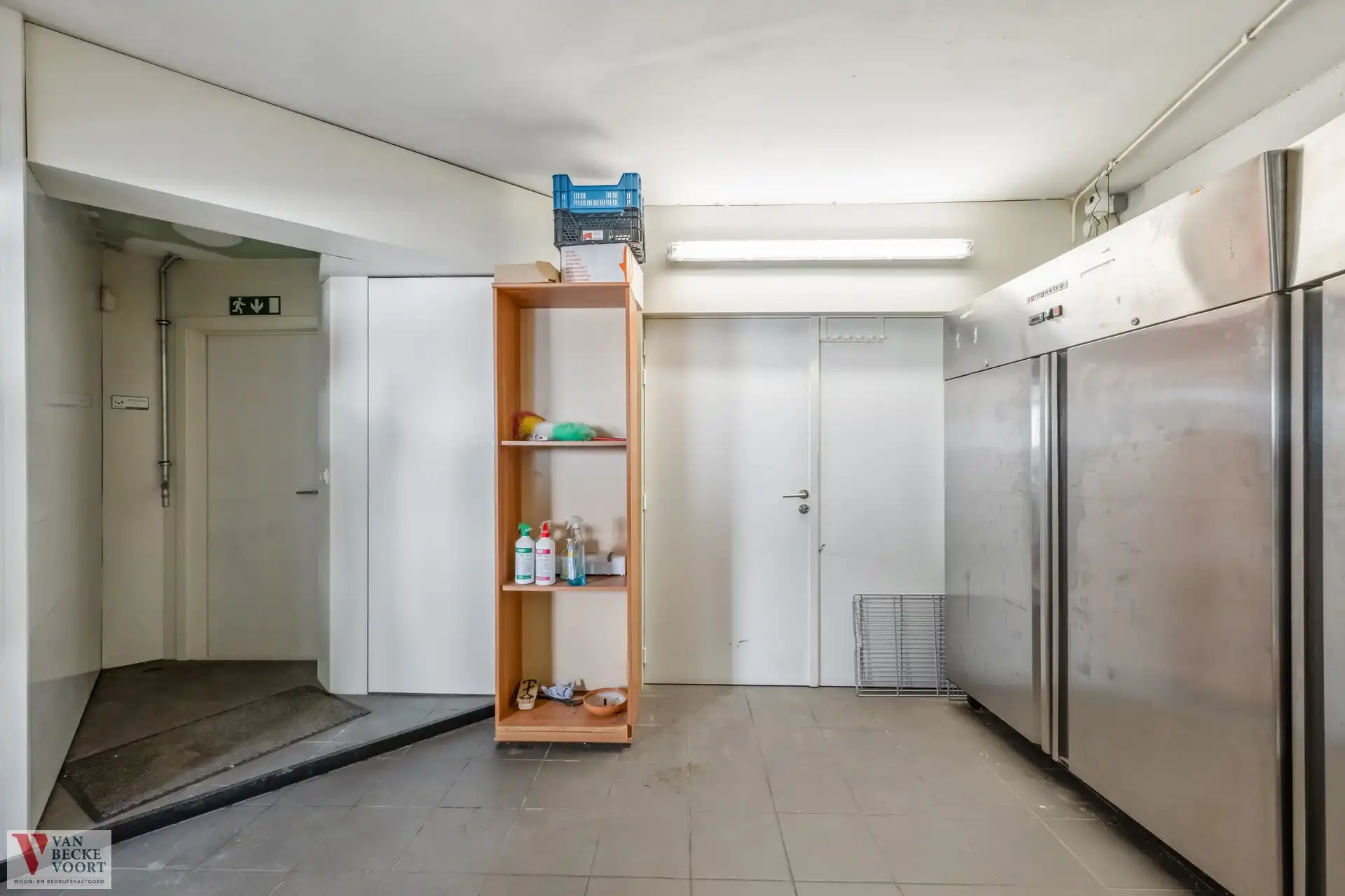 Handelspand op hoekligging met garage foto 9