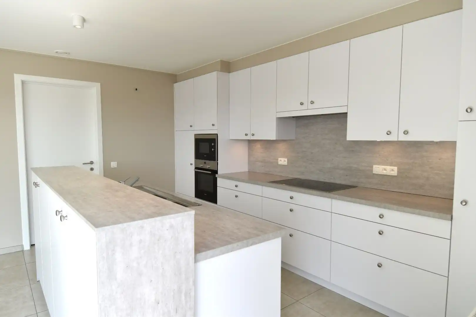 Prachtige penthouse met 2 slaapkamers en groot terras te centrum Ledegem foto 5