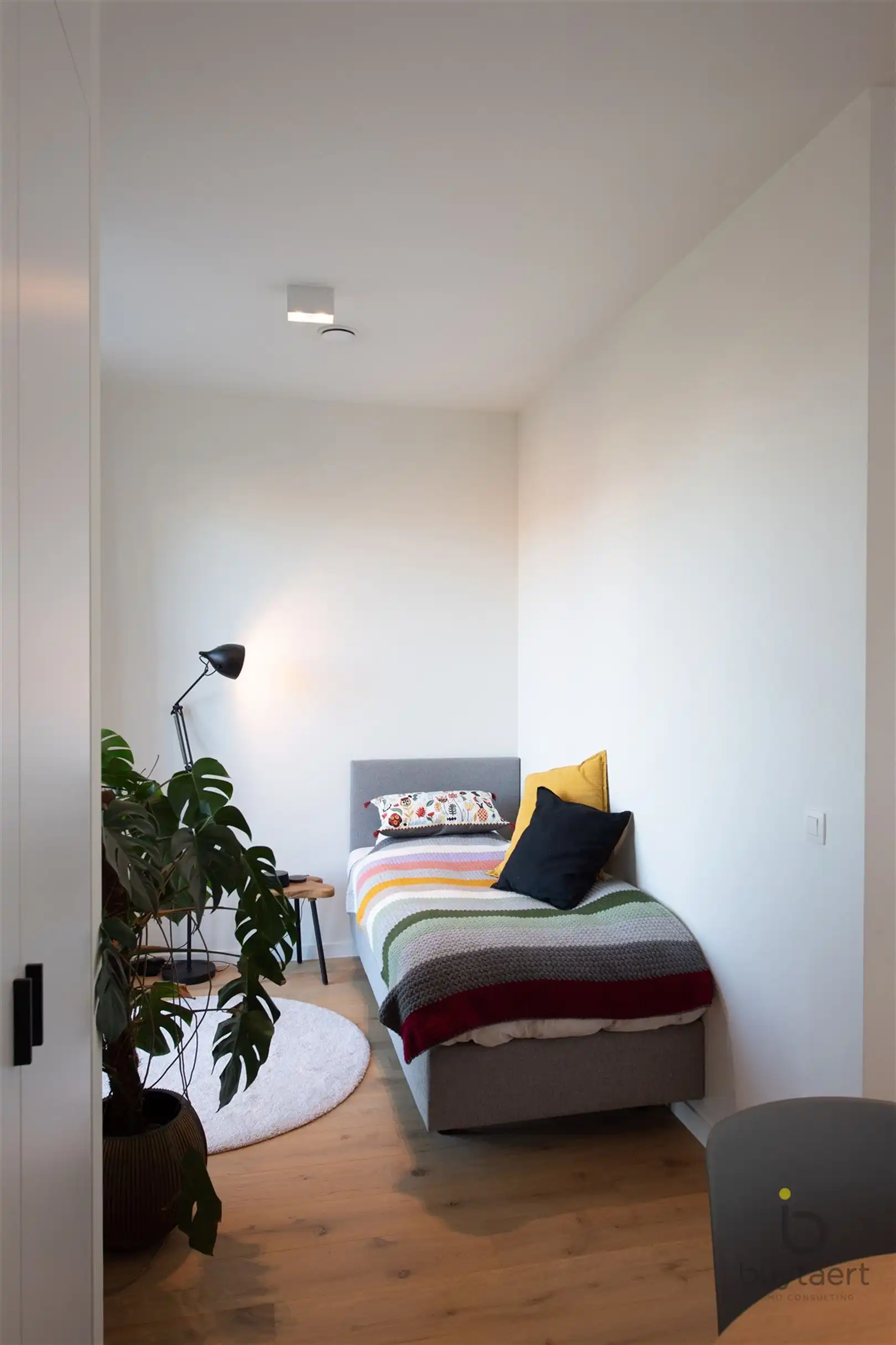 Recent studio - appartementje met leuk terras! foto 13