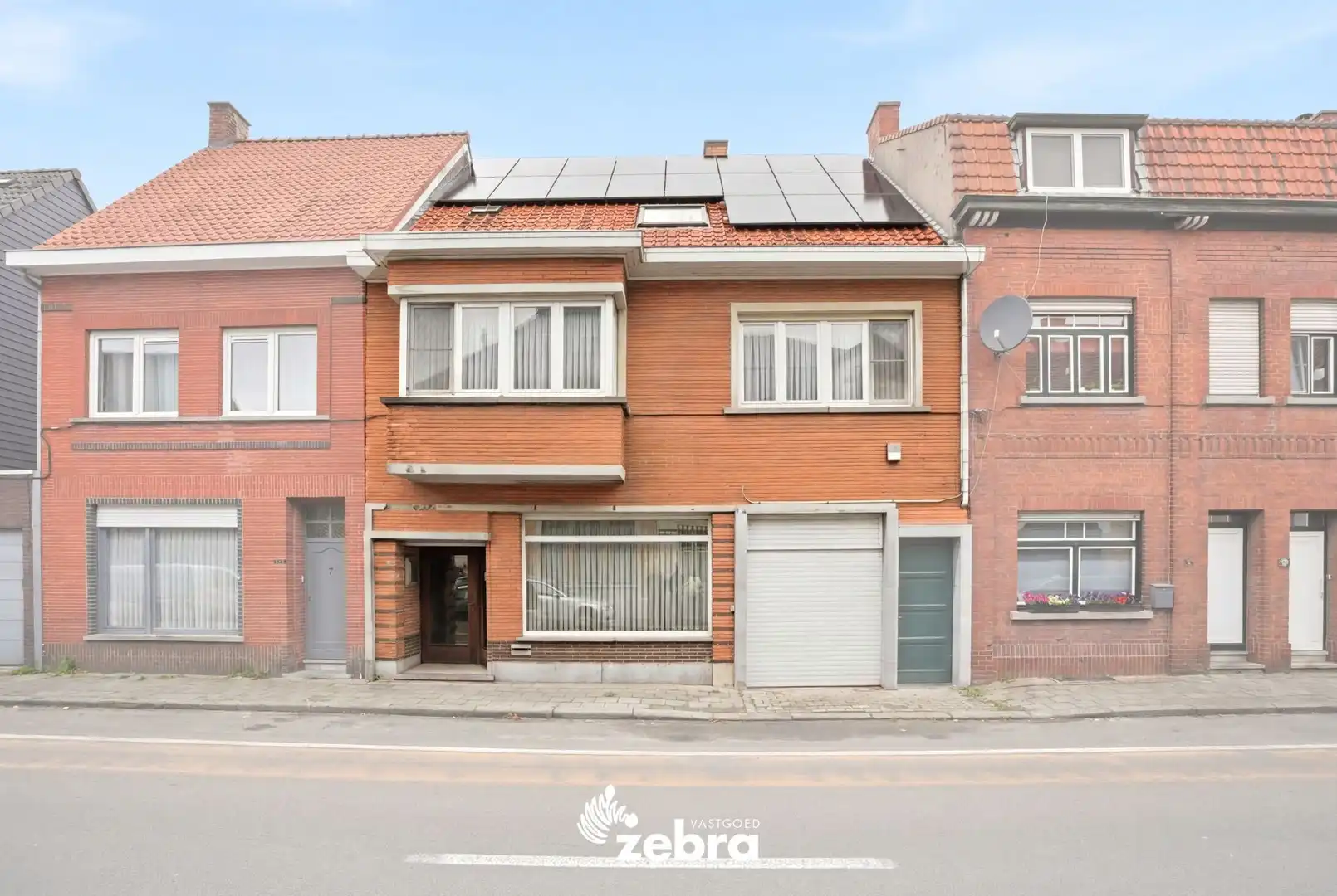 Ruime woning met 4 slaapkamers en tuin te Oostrozebeke! foto 2