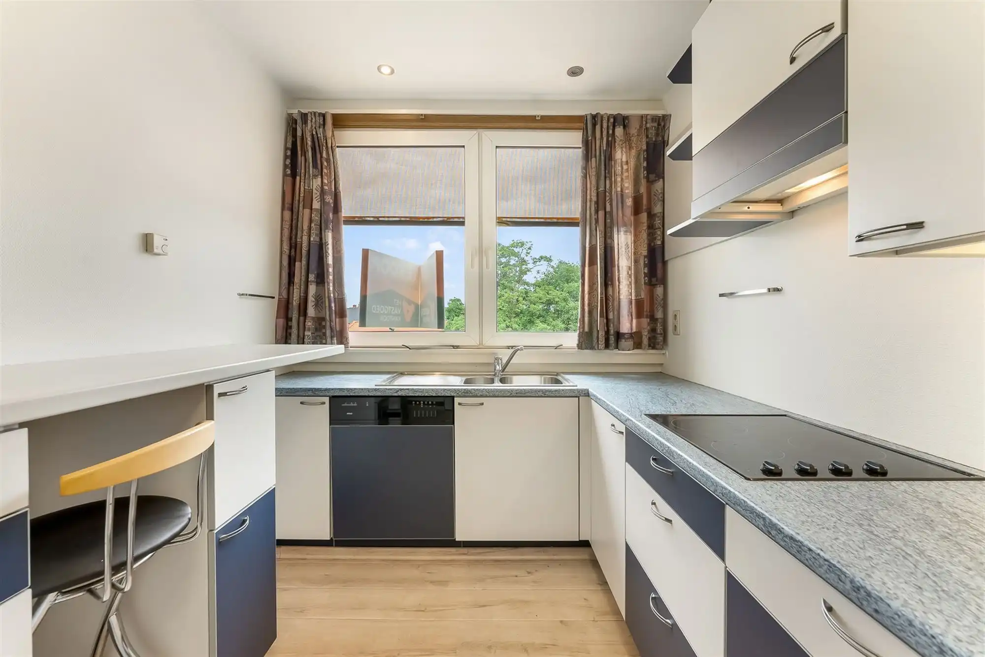 INSTAPKLAAR APPARTEMENT MET RUIM ZONNETERRAS PAL IN CENTRUM BALEN foto 10