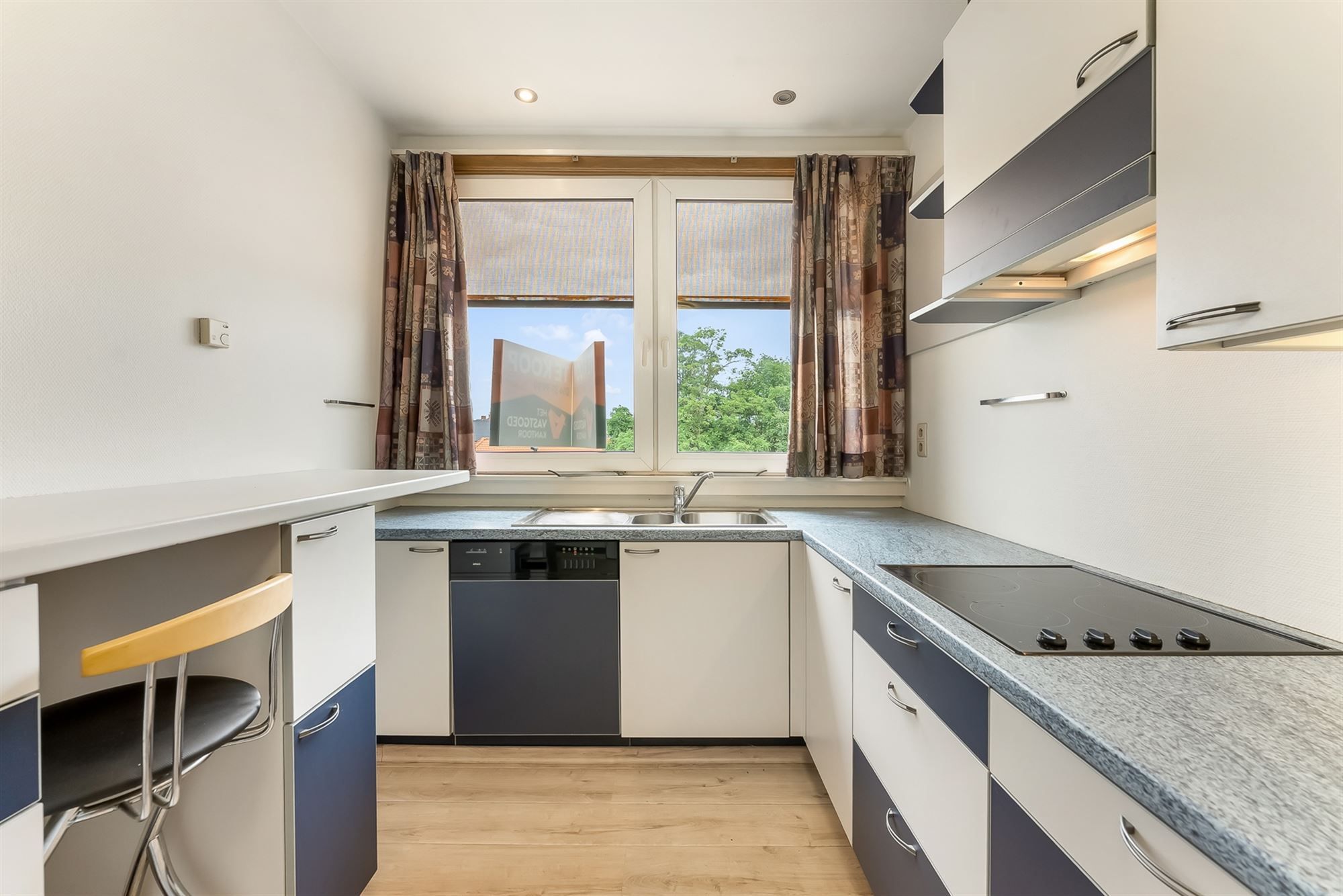 INSTAPKLAAR APPARTEMENT MET RUIM ZONNETERRAS PAL IN CENTRUM BALEN foto 10