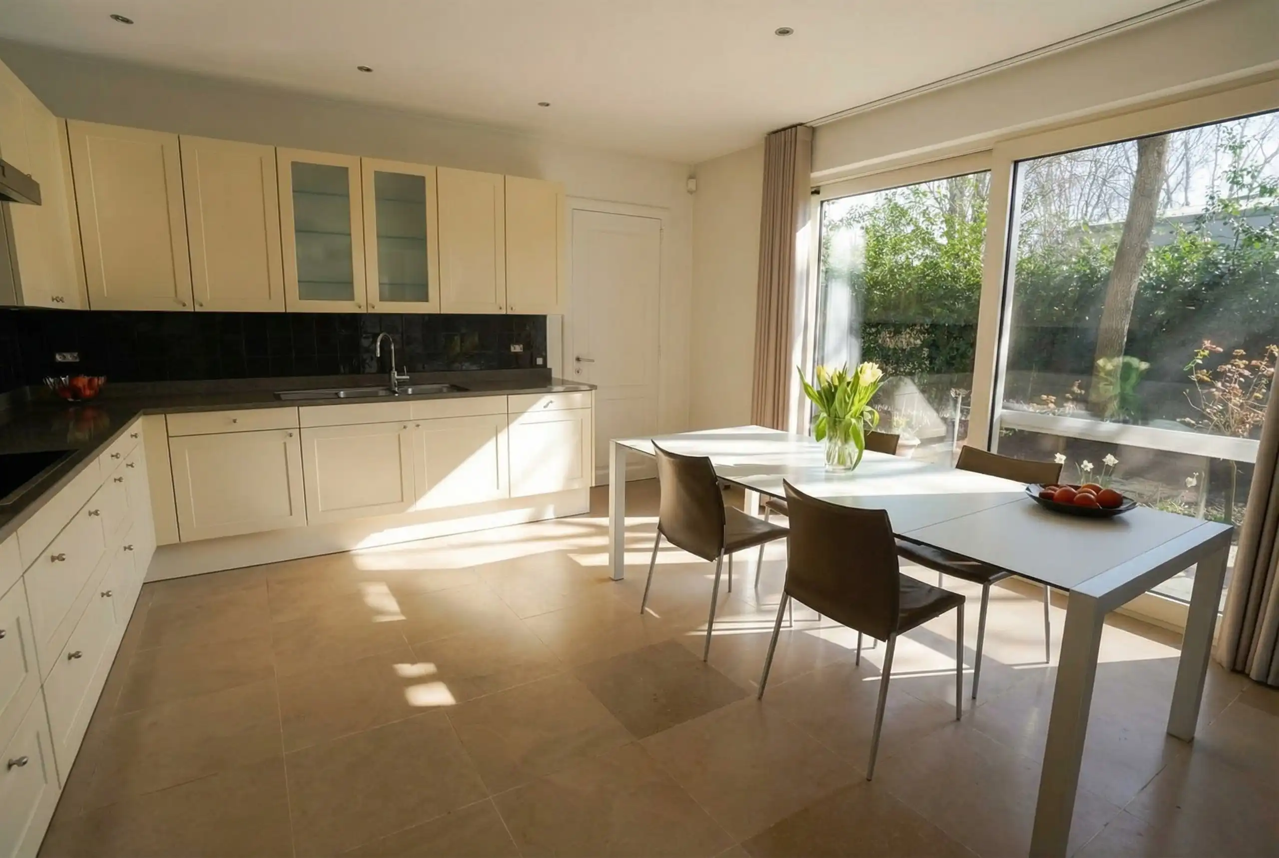 Droomvilla met zwembad op 1391 m² - 4 slaapkamers en bureel foto 11