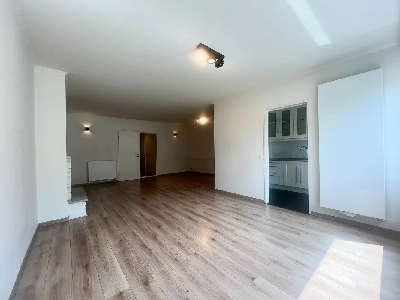 Gerenoveerd en ruim 2-slpk appartement te huur nabij het Stadspark! foto 6