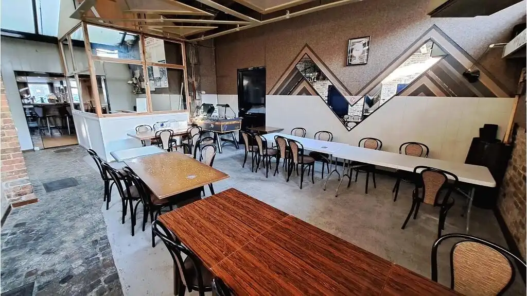 Horecapand met gelagzalen en woonst te koop in Aartrijke Zedelgem foto 6