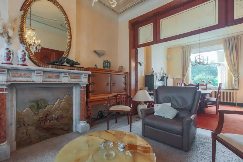 Prachtige, te renoveren, authentieke burgerwoning  met 5 slaapkamers, tuin en ruime garage. foto 9