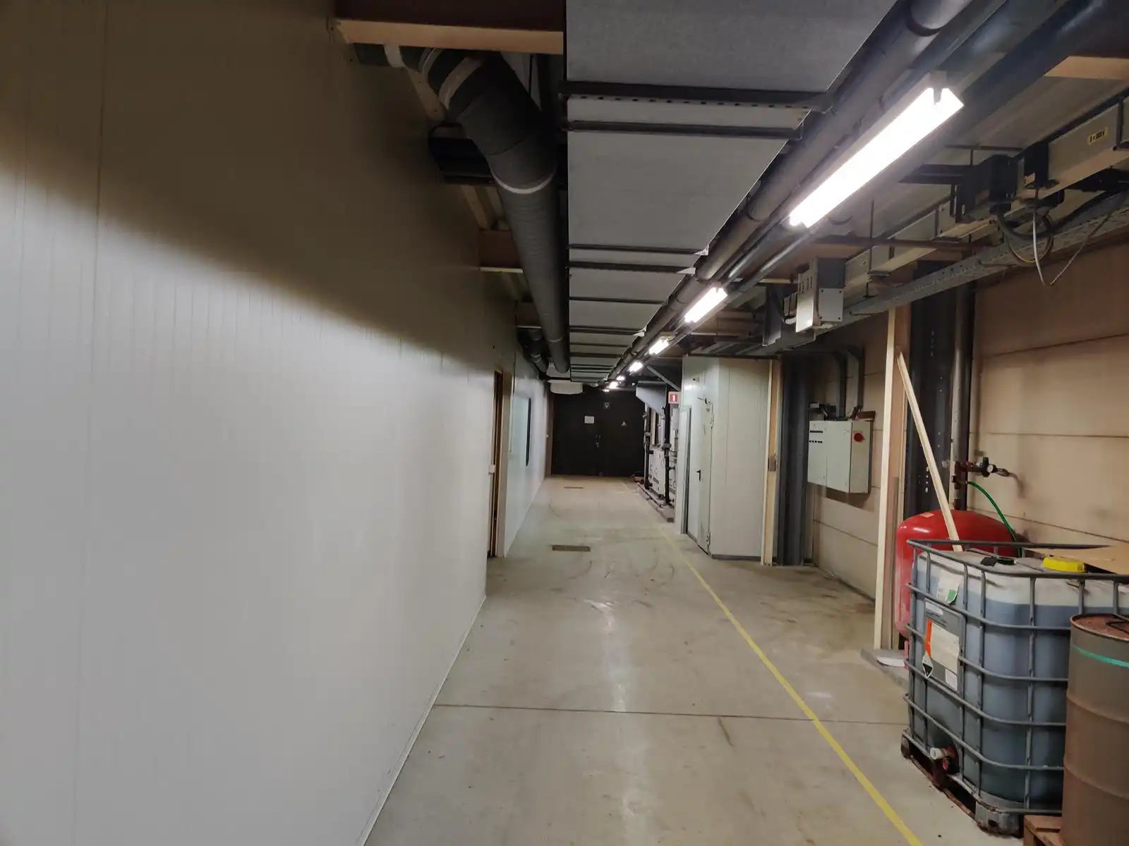 Industriegrond circa 25500 m² met bedrijfsgebouw en loods foto 12