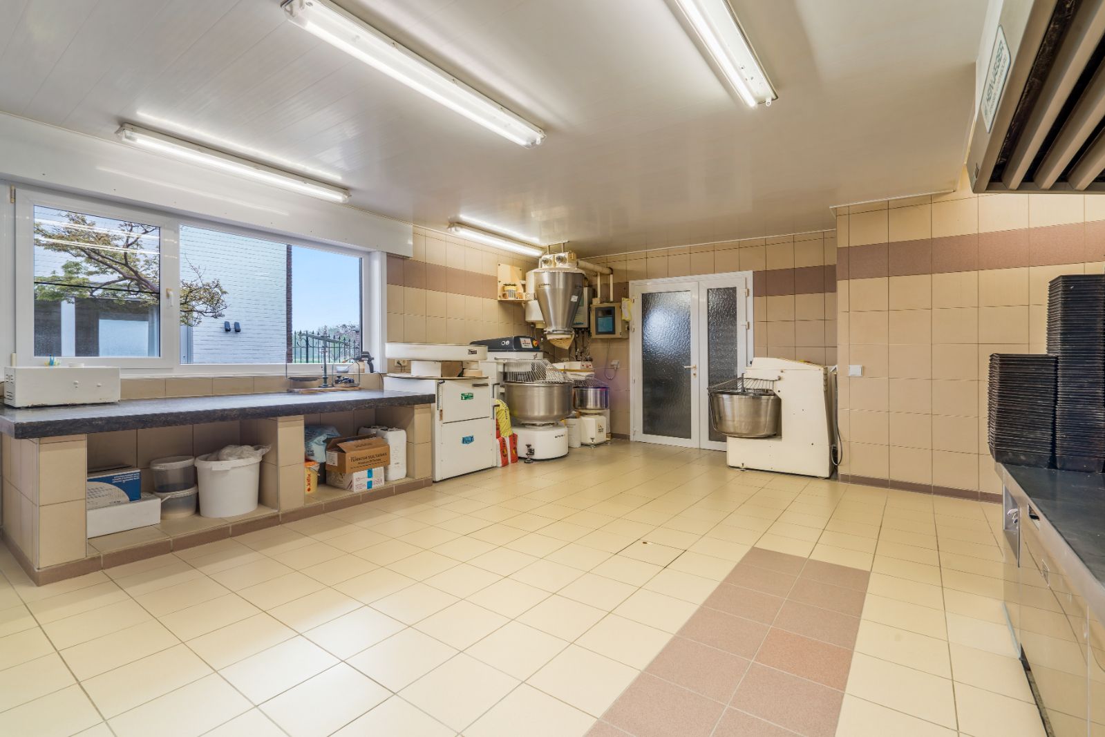 Handelspand (bakkerij) met woning (4slps)! foto 6