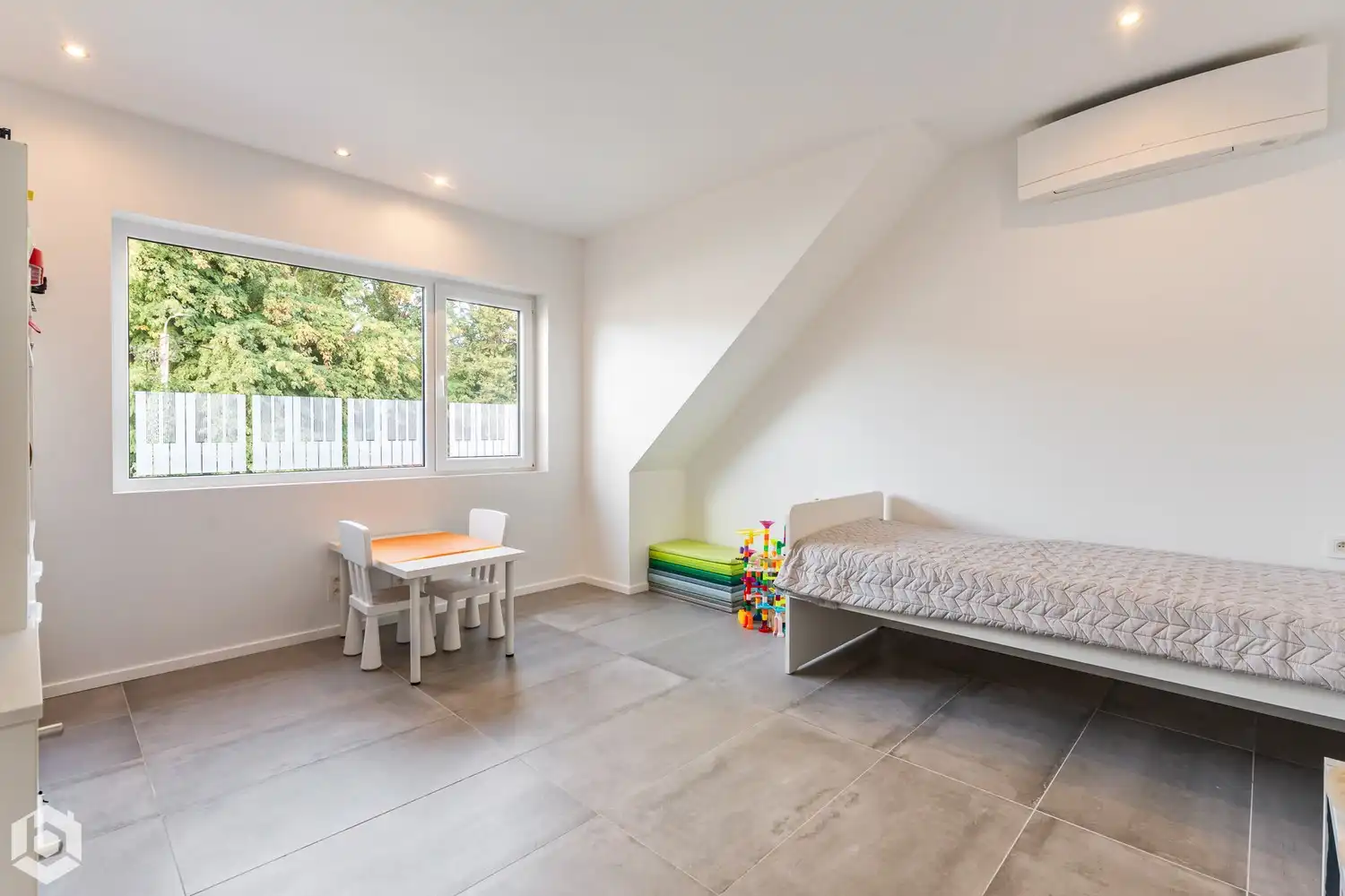 Volledige gerenoveerde woning met 3/4 slpkrs en mooie tuin te Walem/Mechelen foto 15