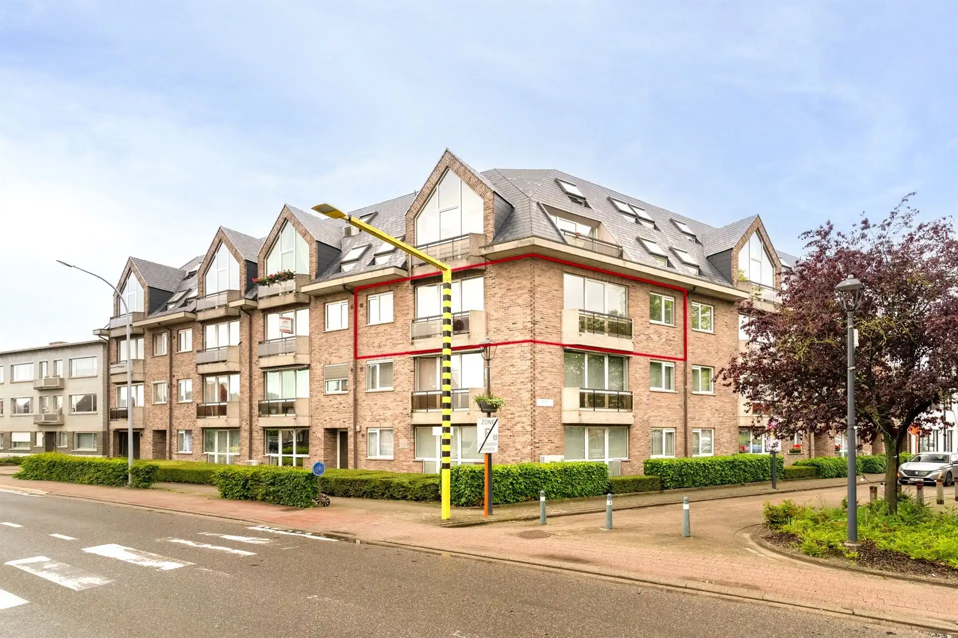 Lichtrijk 3 slpk appartement met balkon en autostaanplaats foto {{pictureIndex}}