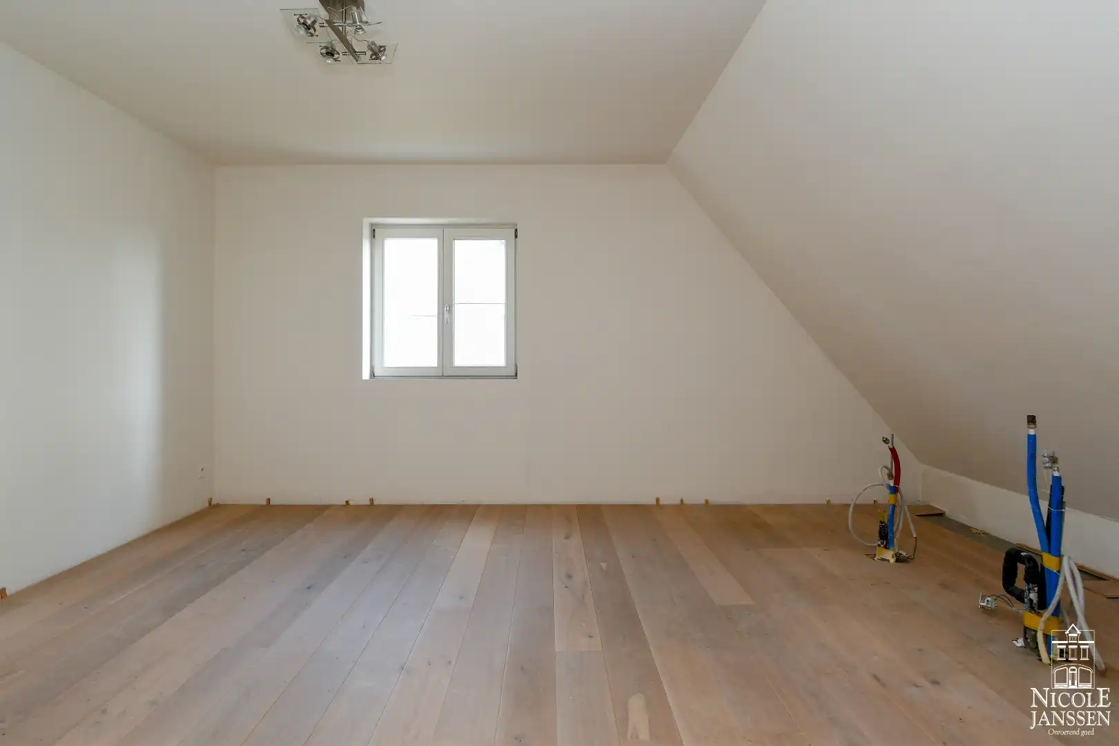 Schitterend landhuis in pastoriestijl met prachtige tuin op een rustige locatie foto 26