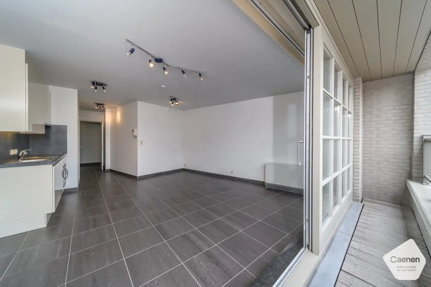 Centraal gelegen, recente studio met open zicht op het Sloepenplein - garage inbegrepen foto 7