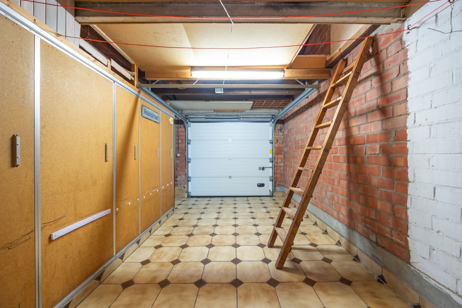 Halfopen woning met potentieel foto 11