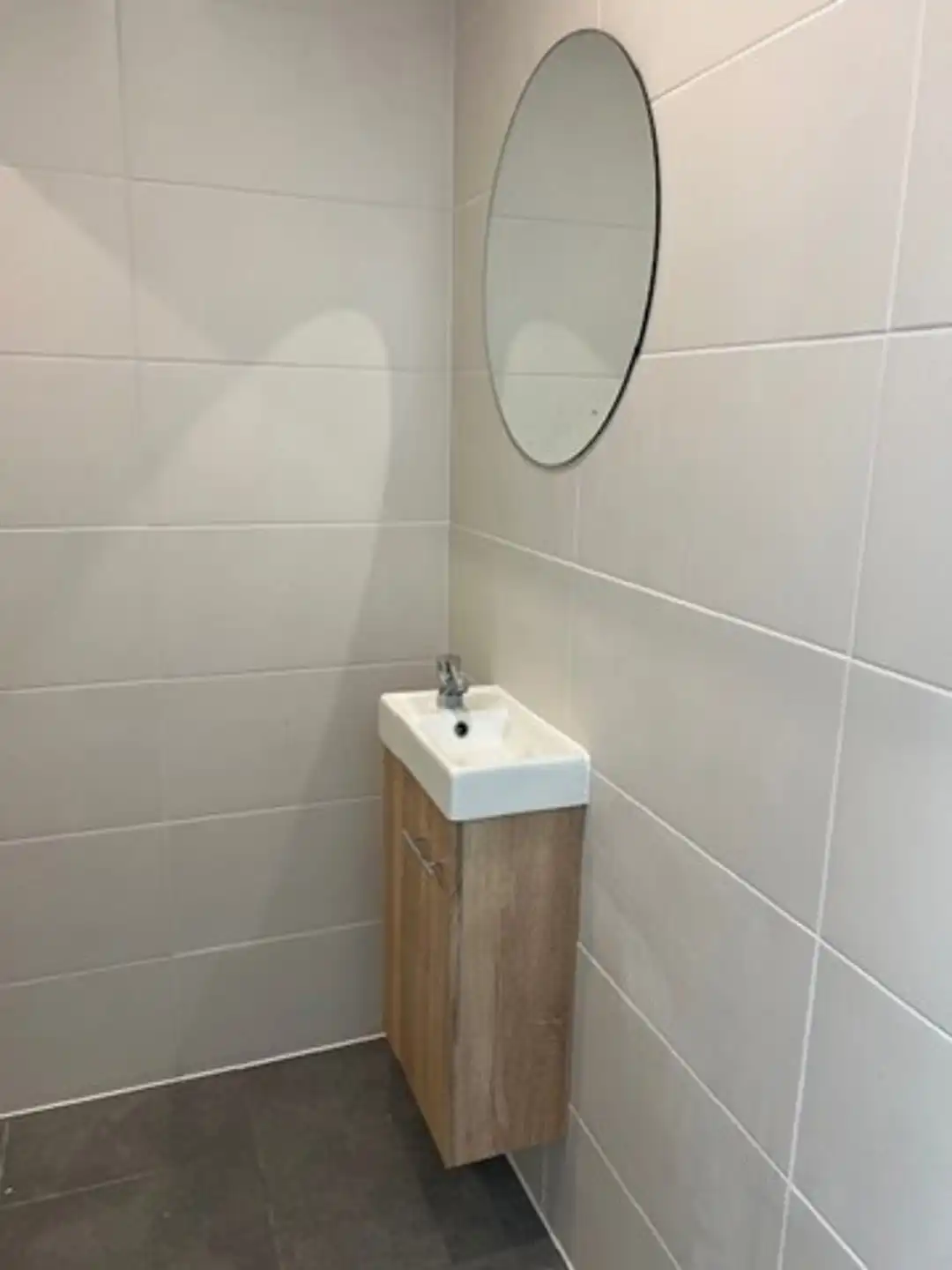 Volledig vernieuwd bedrijfsgebouw met kantoren en magazijnen foto 13